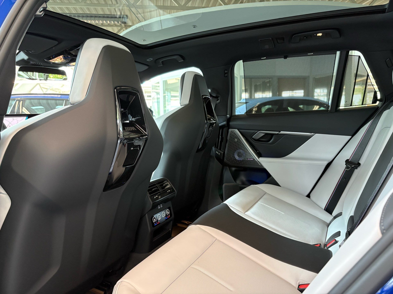 BMW M5 Touring M Driver´s Package DA/PA Prof PANO B/W — photo 23