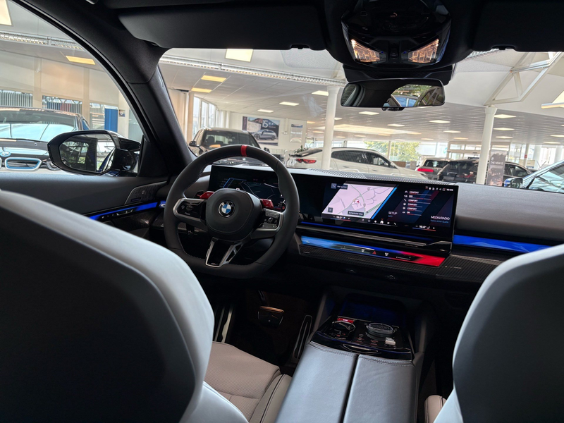 BMW M5 Touring M Driver´s Package DA/PA Prof PANO B/W — photo 22
