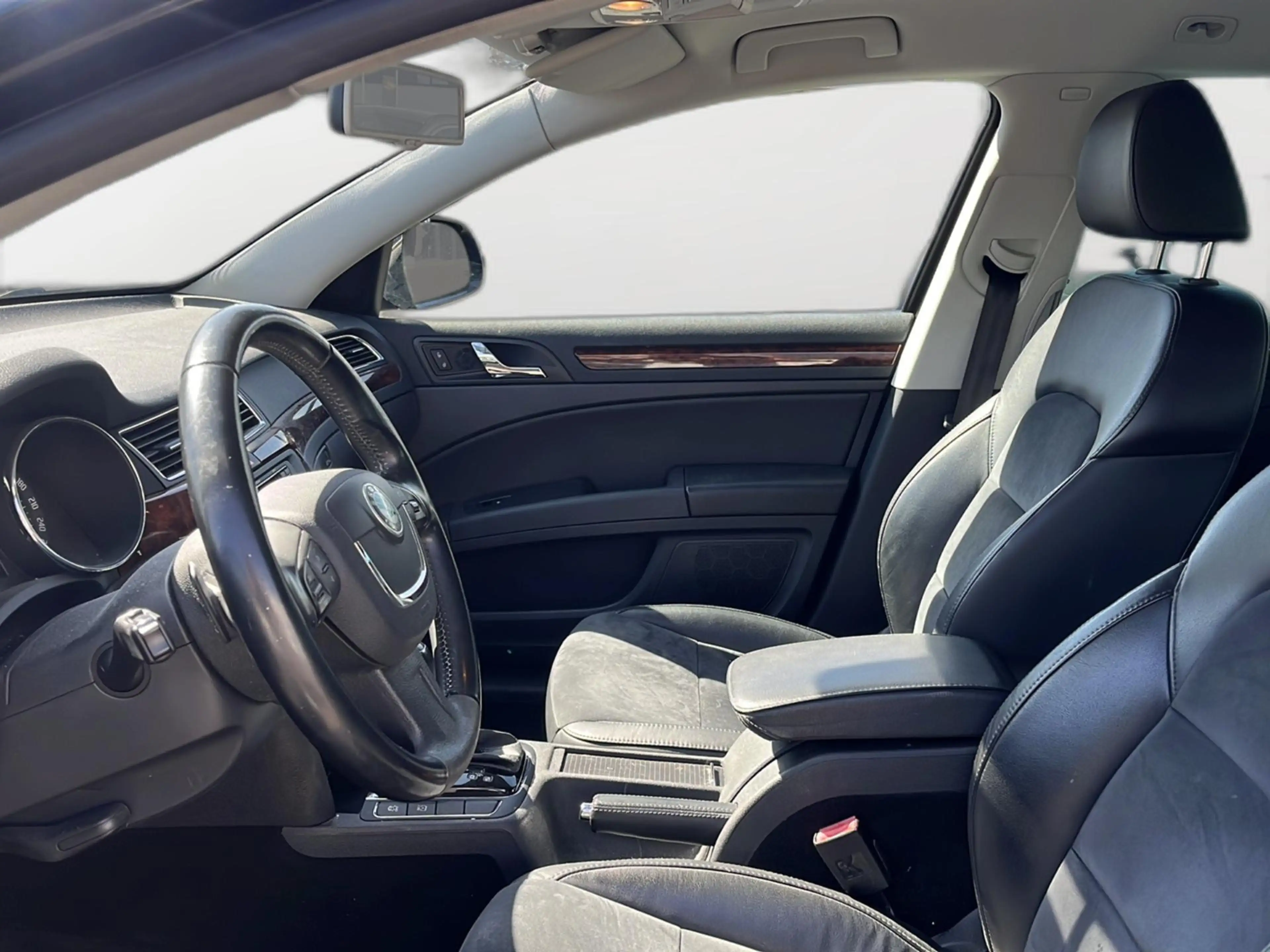 Skoda Superb 2.0TDI DSG Elegance XENON+NAVI+LEDER+MEMO — photo 11