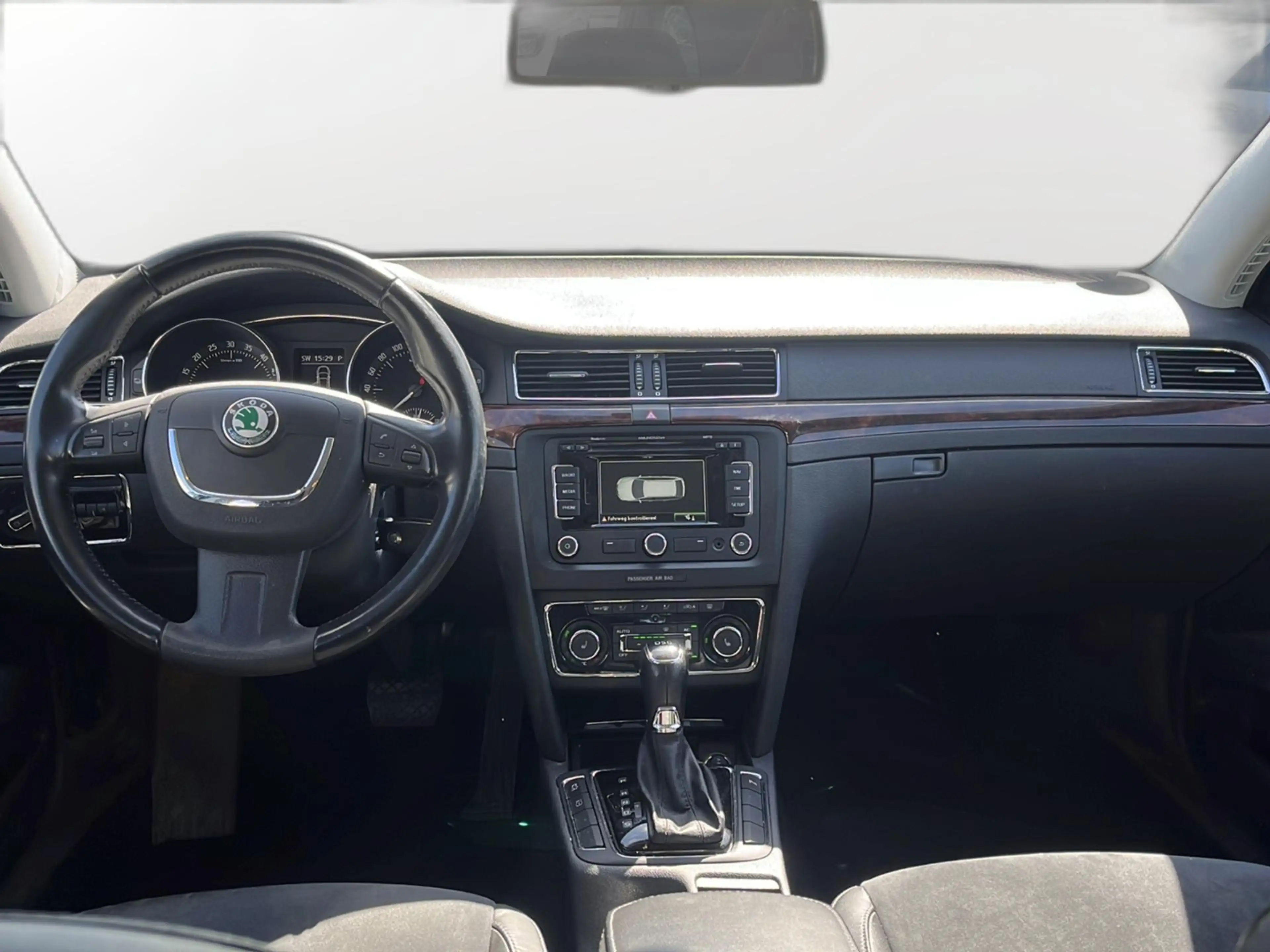 Skoda Superb 2.0TDI DSG Elegance XENON+NAVI+LEDER+MEMO — photo 14