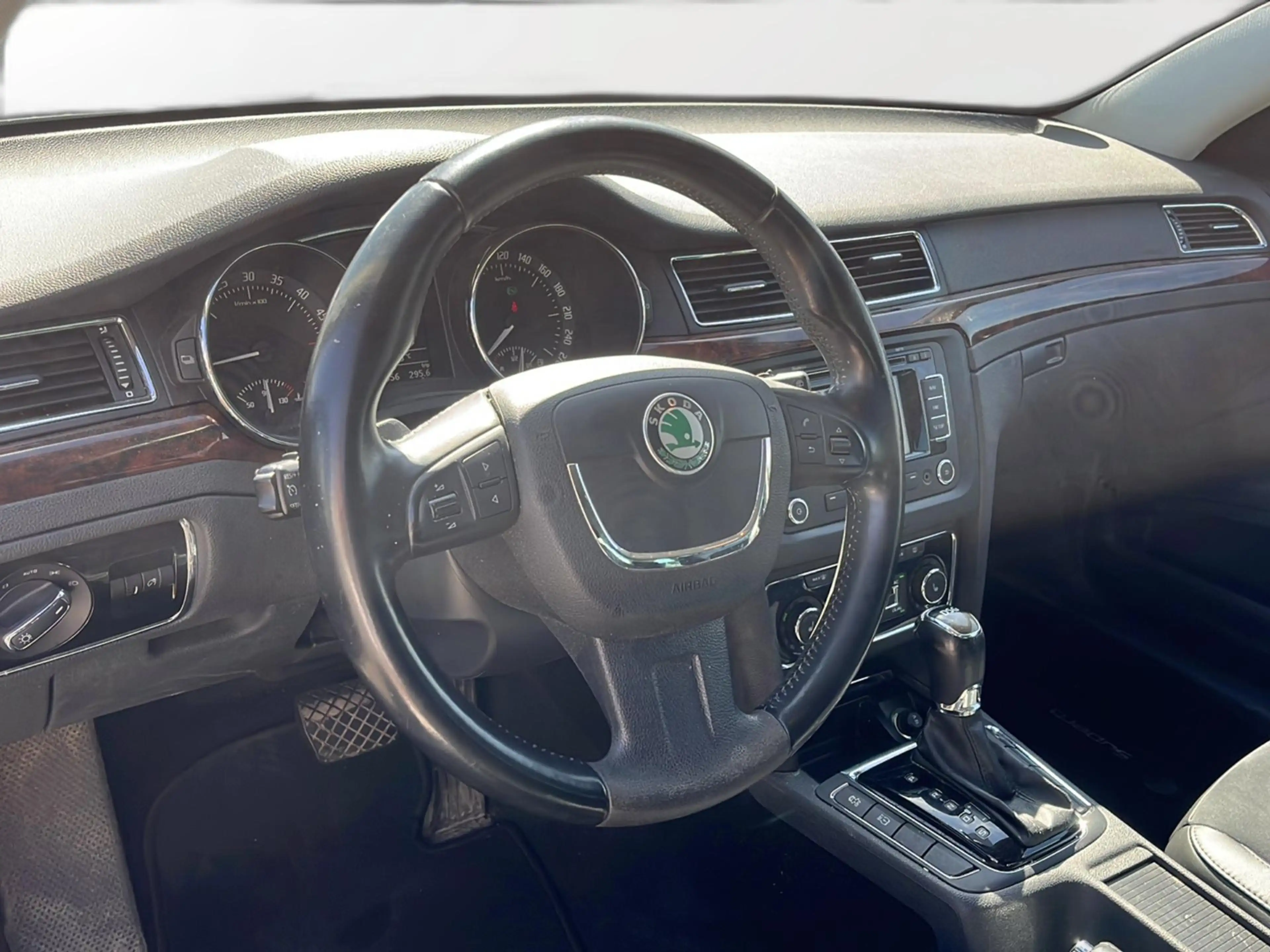 Skoda Superb 2.0TDI DSG Elegance XENON+NAVI+LEDER+MEMO — photo 10