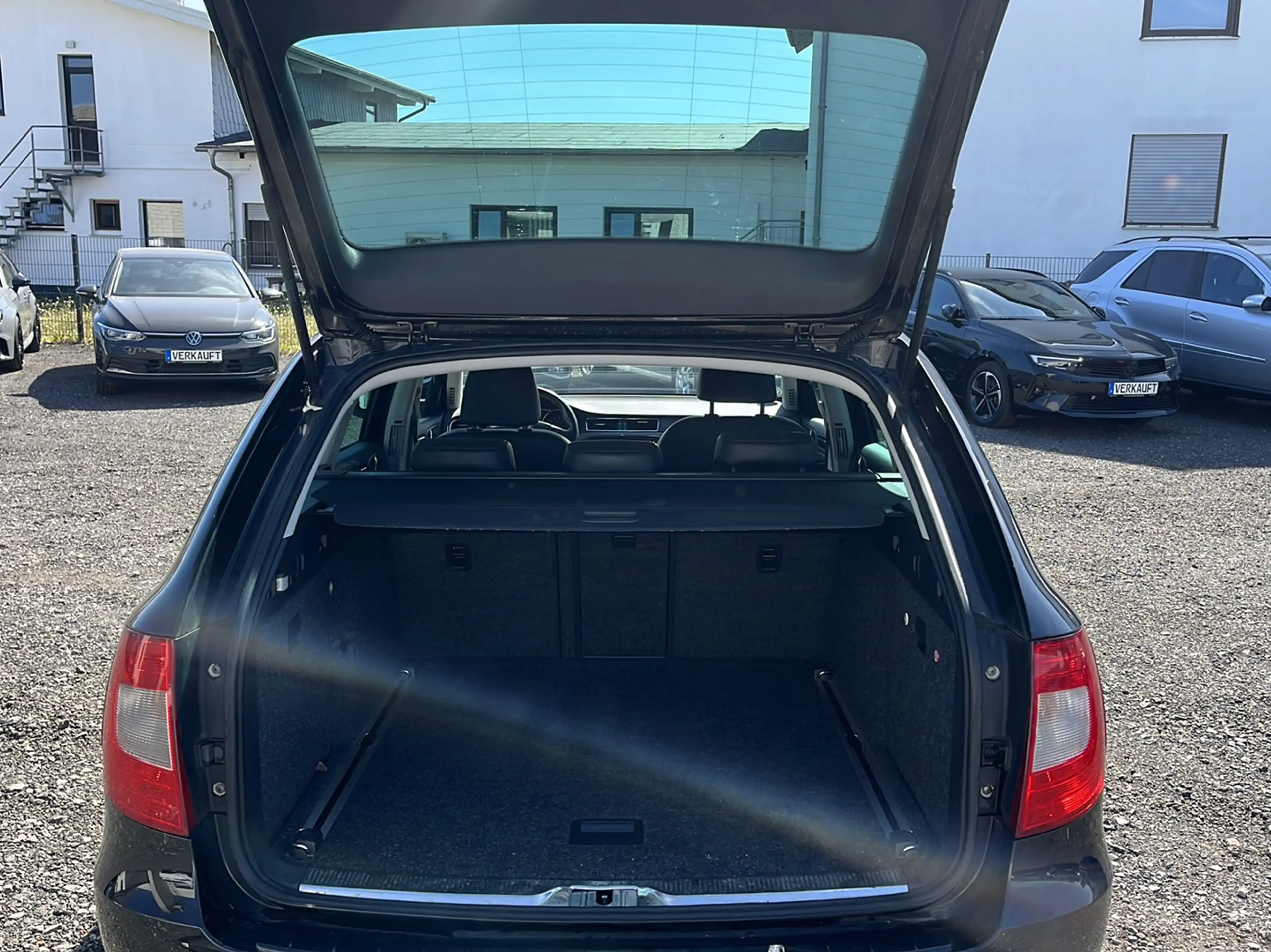 Skoda Superb 2.0TDI DSG Elegance XENON+NAVI+LEDER+MEMO — photo 15
