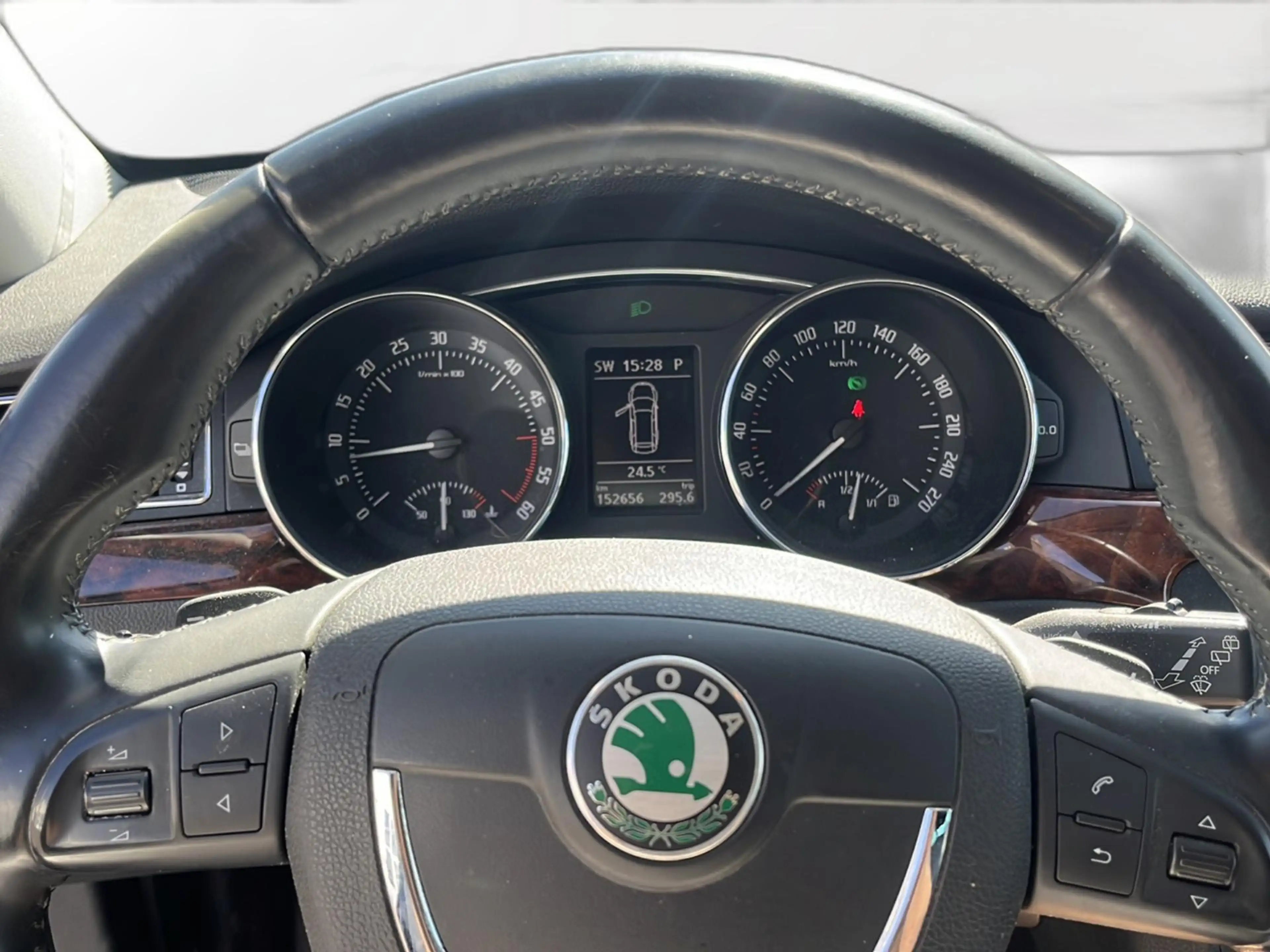 Skoda Superb 2.0TDI DSG Elegance XENON+NAVI+LEDER+MEMO — photo 12