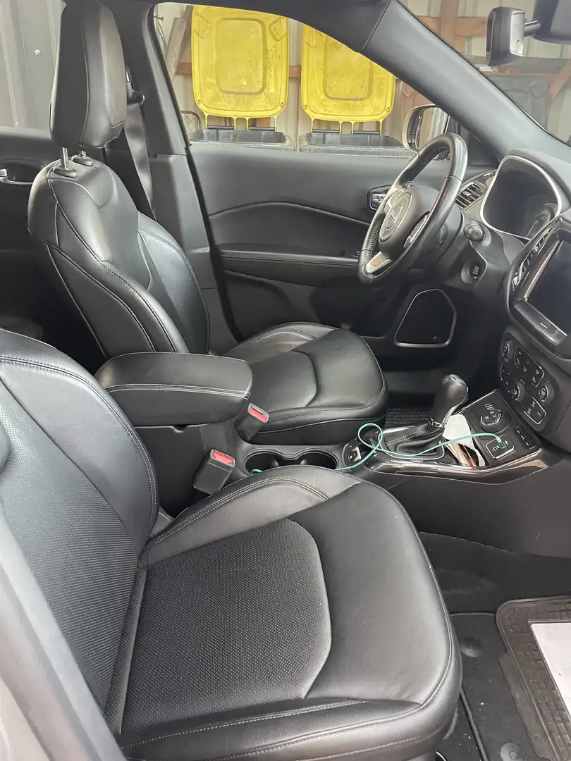 Jeep Compass Compass 1.3 T-GDI 4xe PLUG-IN HYBRID AutomatikS Grau - 2