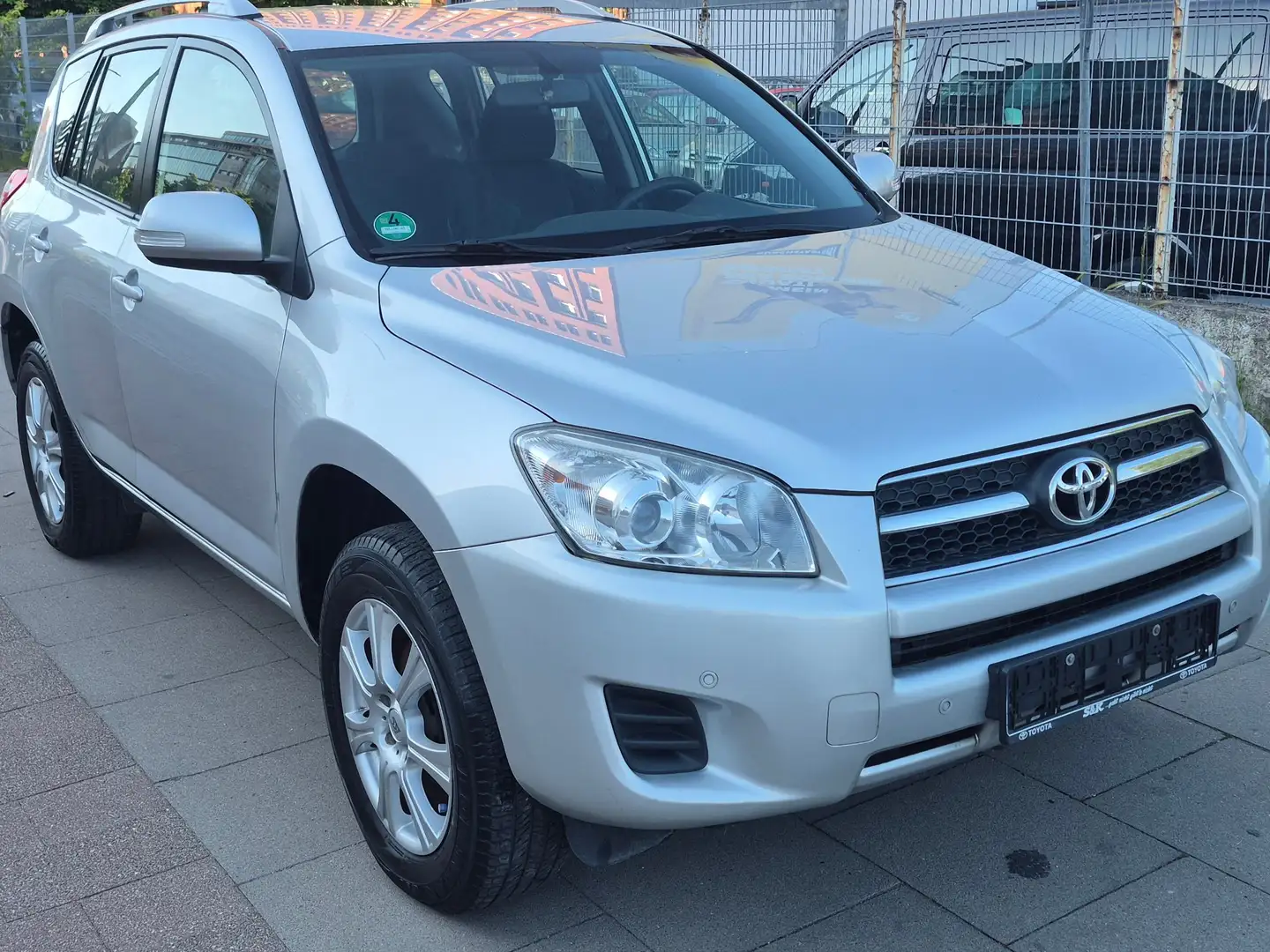 Toyota RAV 4 Basis Чёрный - 1
