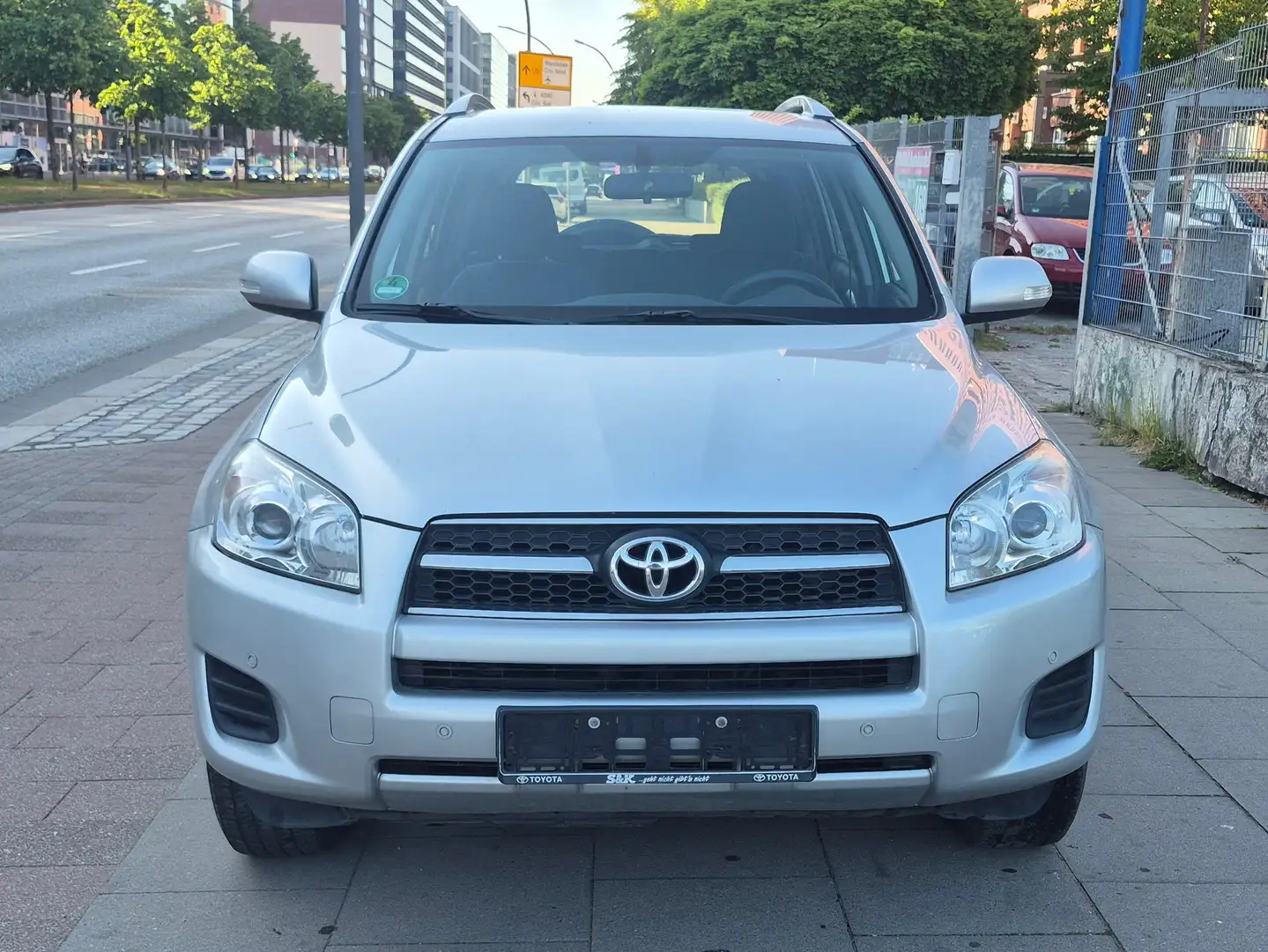 Toyota RAV 4 Basis Чёрный - 2