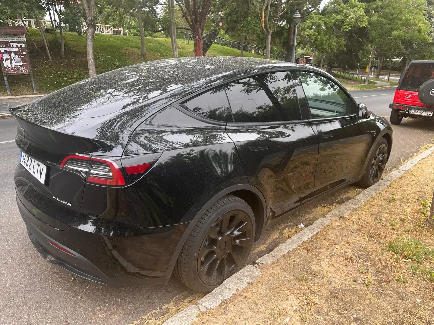 Tesla Model Y Model Y Gran Autonomia AWD crna - 2
