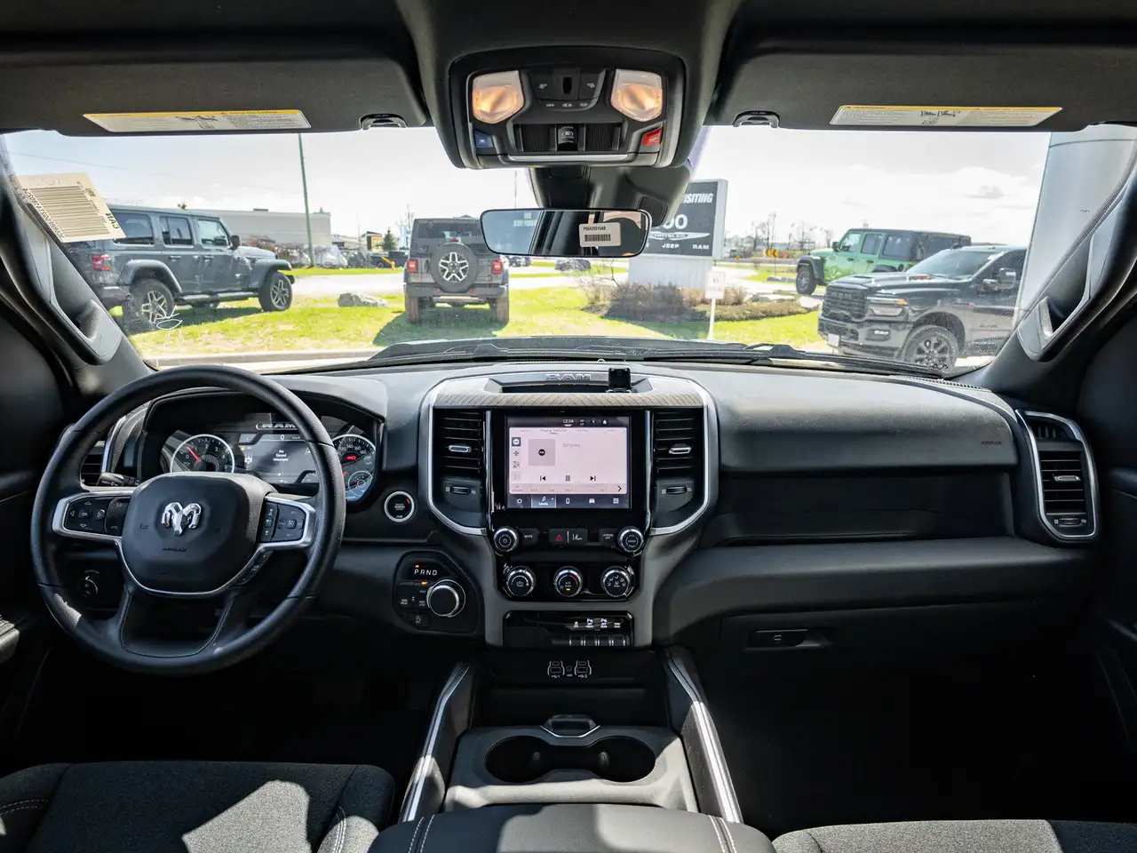 RAM 1500 снимка RAM 1500