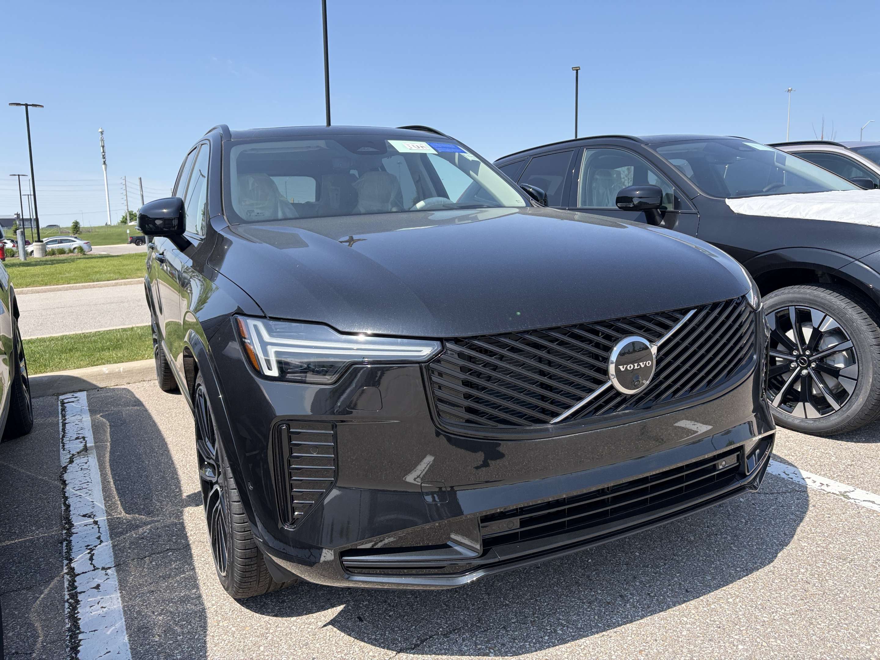 2026 Volvo XC90 B6 AWD Ultra Dark Theme 7-Seater alt 5