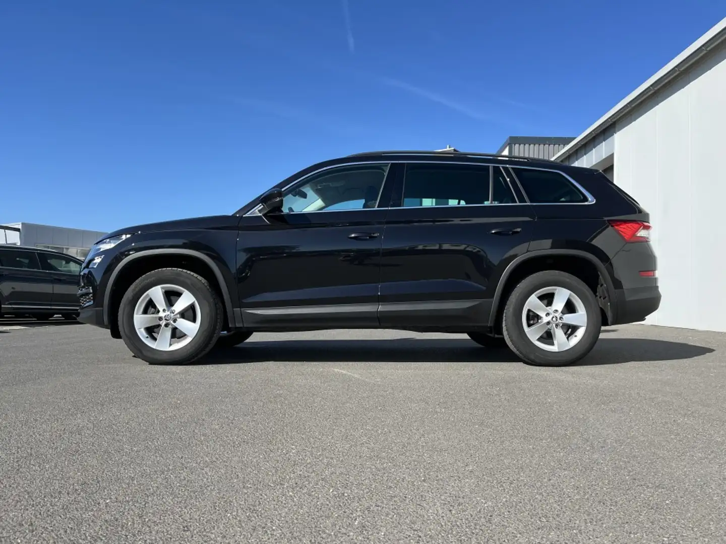 Skoda Kodiaq 1.5 TSI Ambition 189€ m. 20% Anzahlung AHK DAB N Schwarz - 2