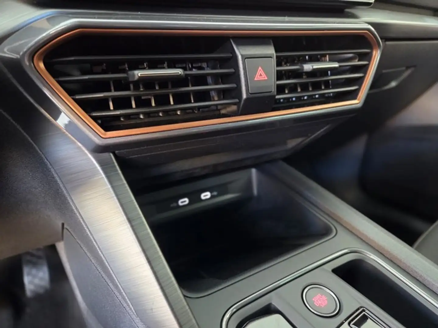 CUPRA Leon 1.5 eTSI 110 DSG Grau - 2