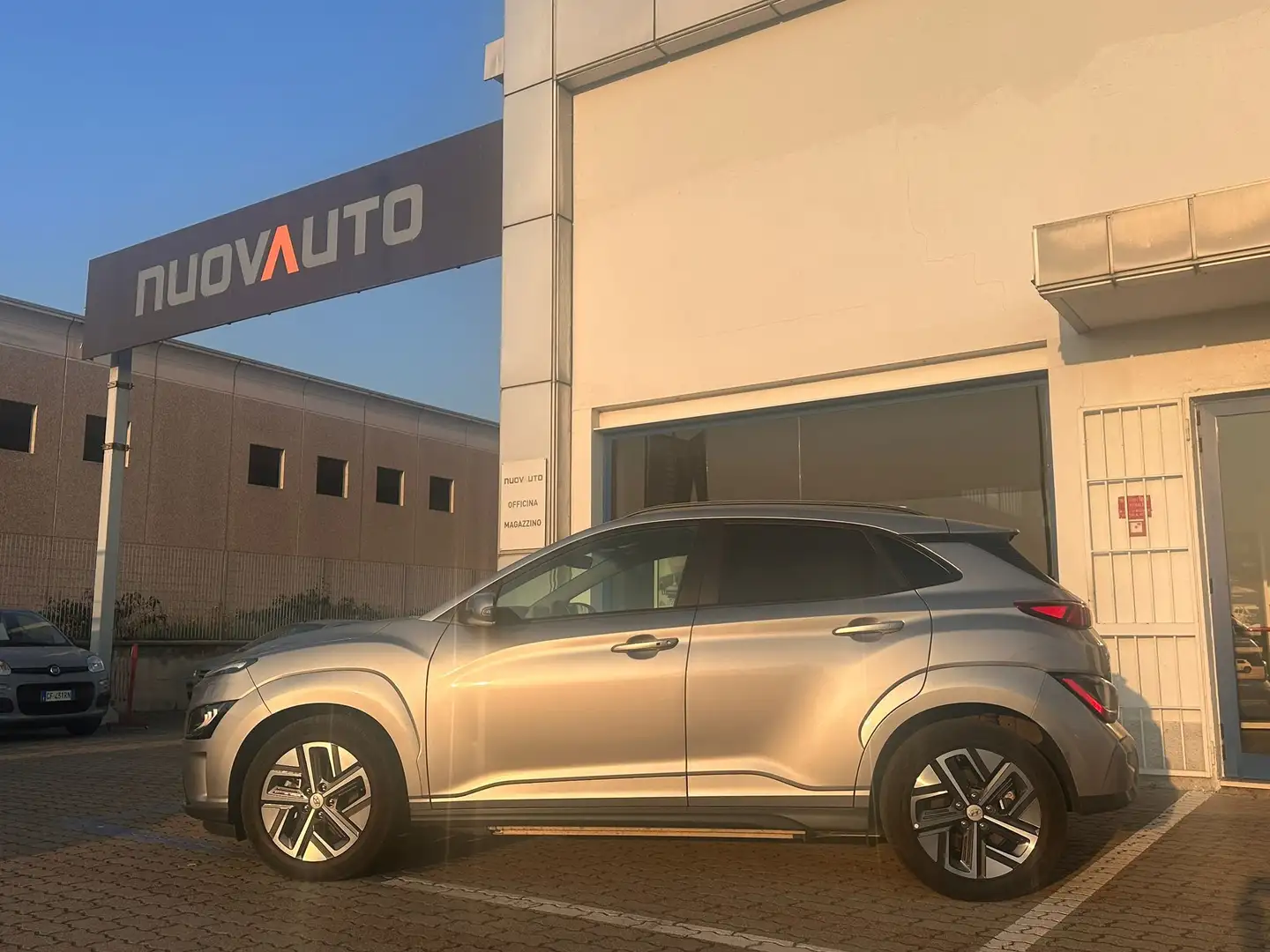 Hyundai KONA Electric 64 kWh EV Xclass Argento - 2