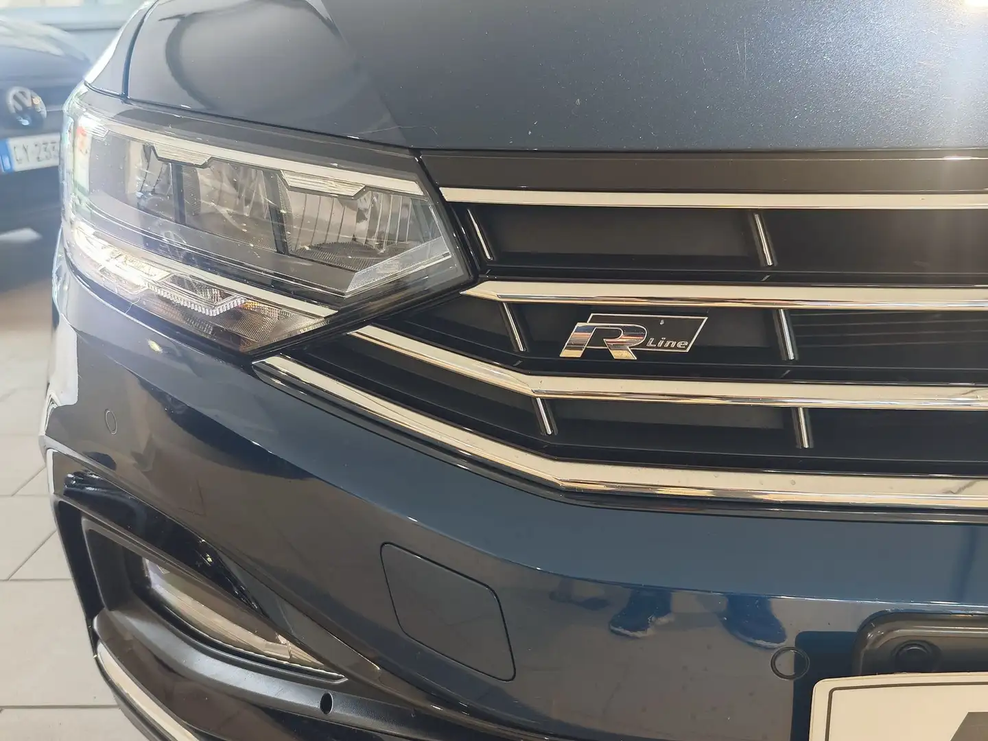 Volkswagen Passat Variant Passat Variant 1.6 TDI SCR DSG R-Line Blu/Azzurro - 2