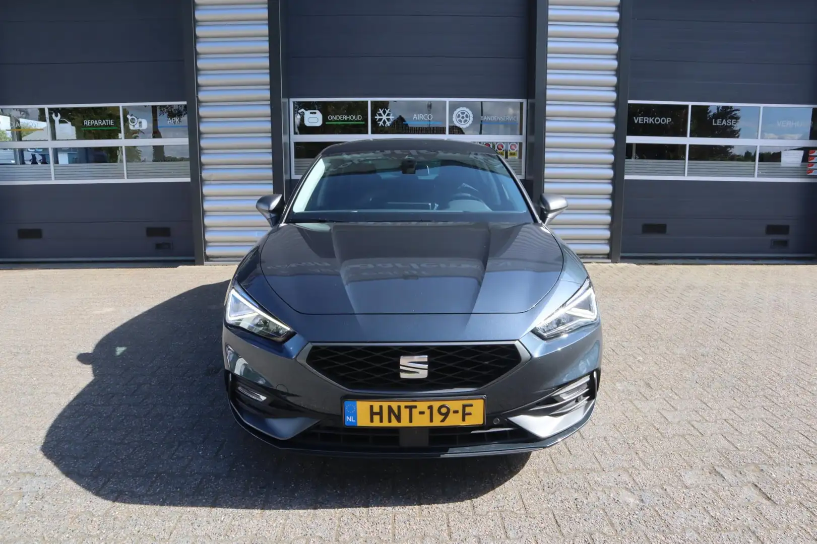 SEAT Leon e-Hybrid Sportstourer 1.4 TSI eHybrid PHEV FR Business Inte Grijs - 2