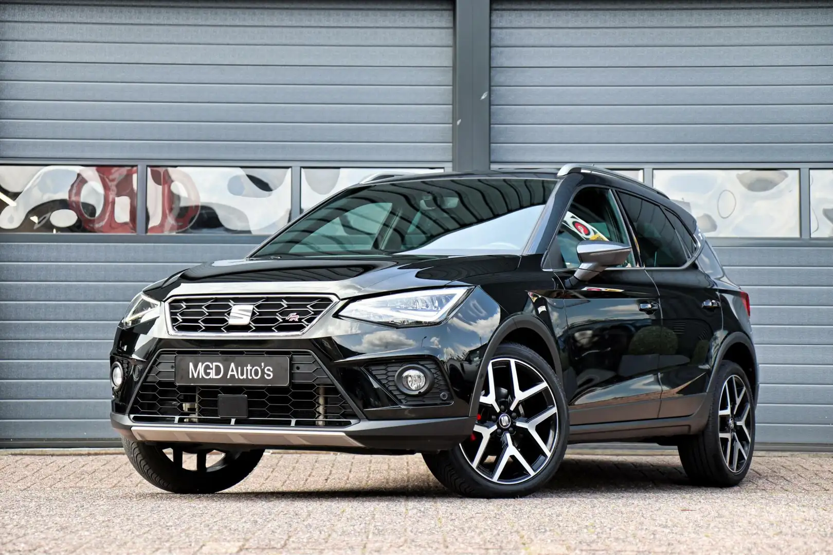 SEAT Arona 1.0 TSI FR /LED/BEATS/VIRTUAL/CAMERA/CARPLAY/KEYLE Schwarz - 1