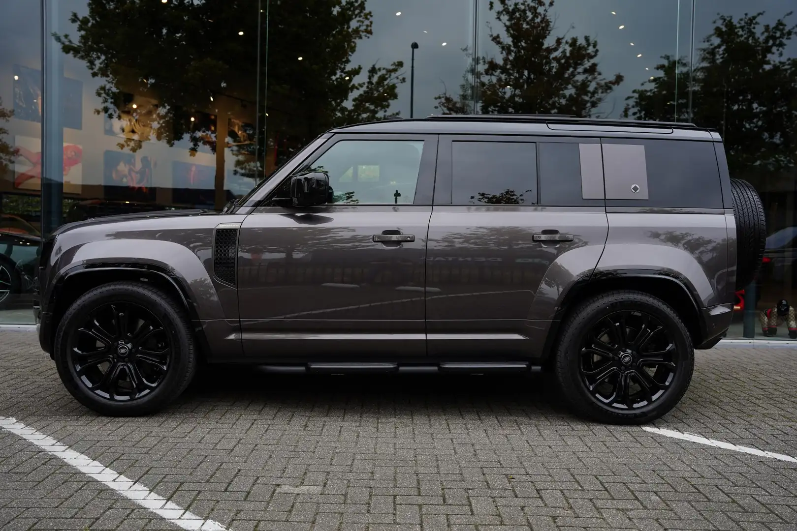 Land Rover Defender 110 P 635 V 8 Octa By Lamborghini VAN GRIJS Kentek Grau - 2