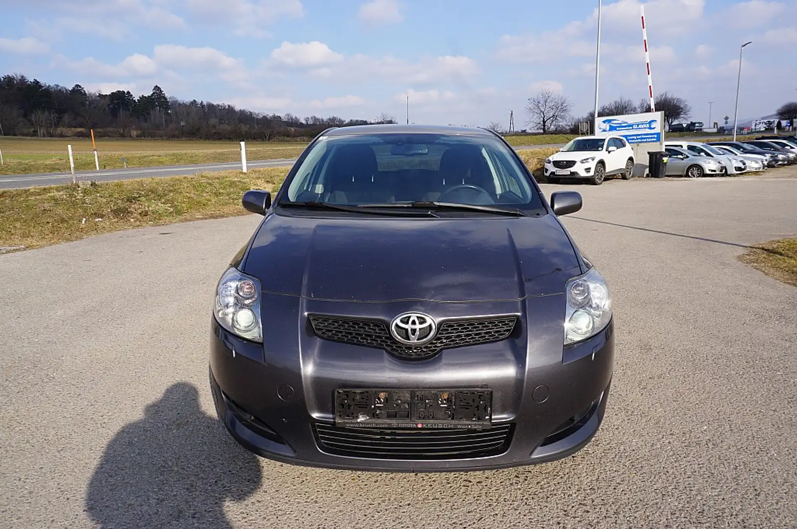 Toyota Auris 2,2 D-4D 180 D-CAT Premium X Grau - 1