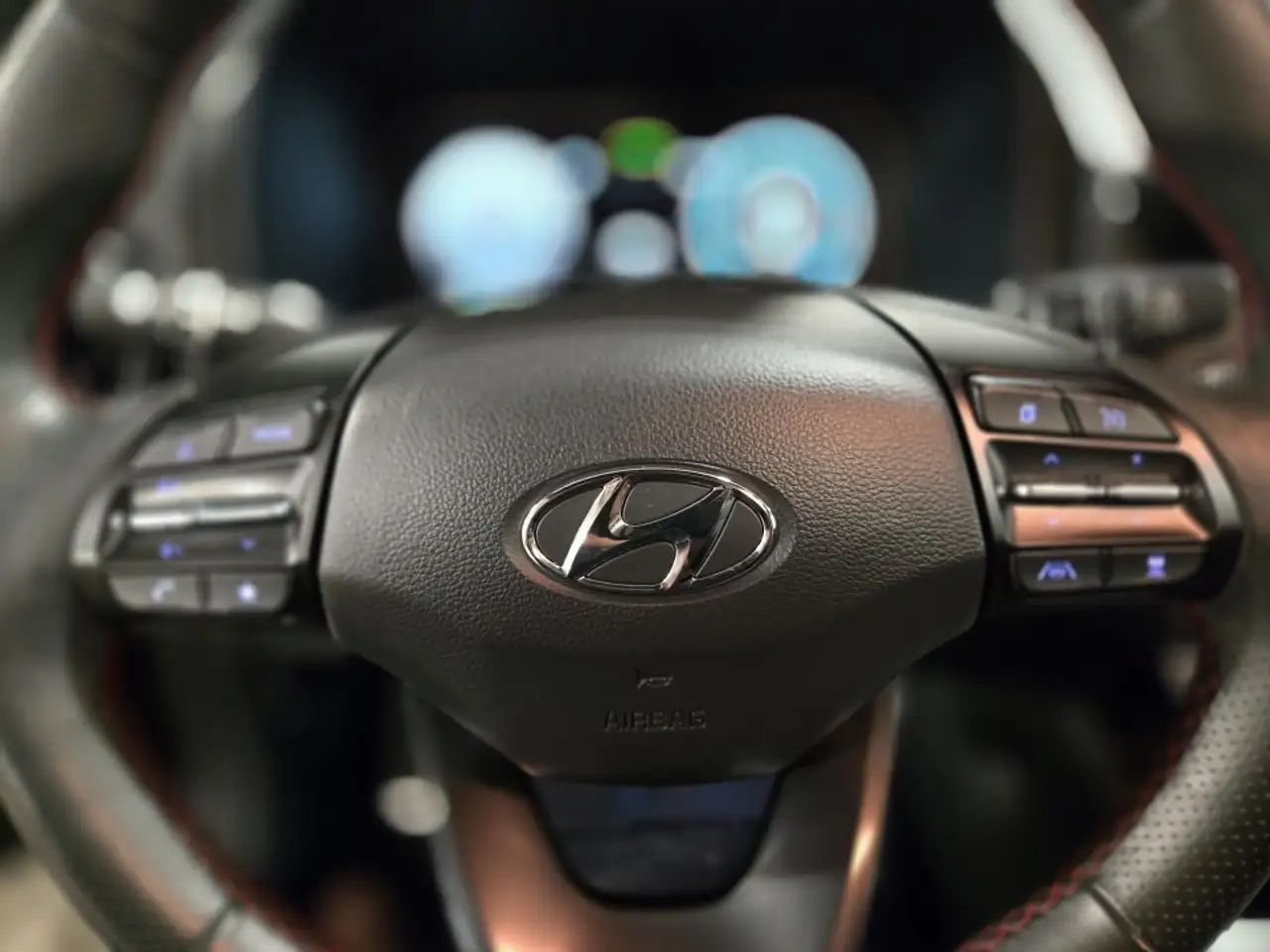 Hyundai KONA снимка Hyundai KONA
