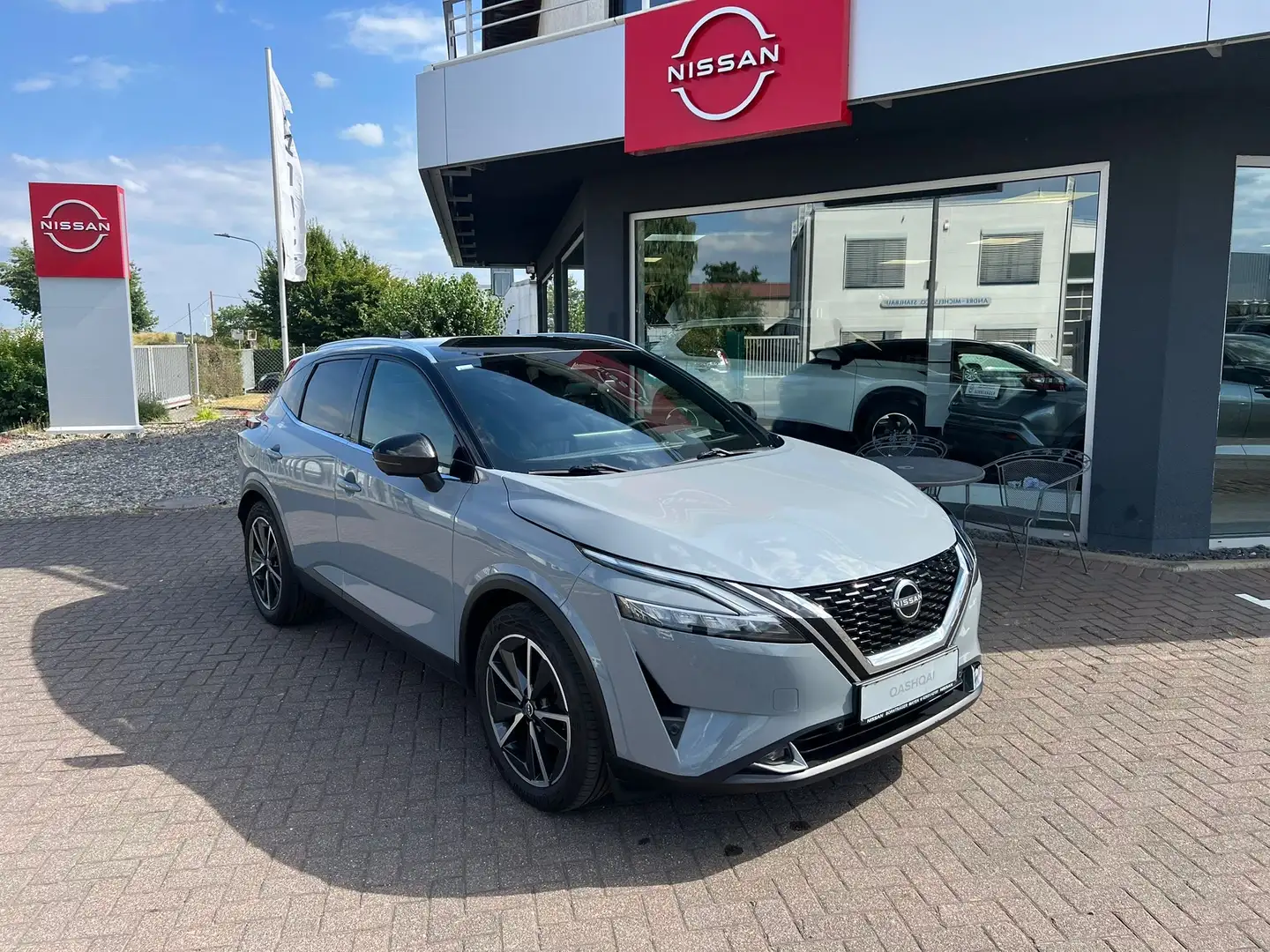 Nissan Qashqai Tekna+ 4x4 Automatik Allrad Grijs - 2