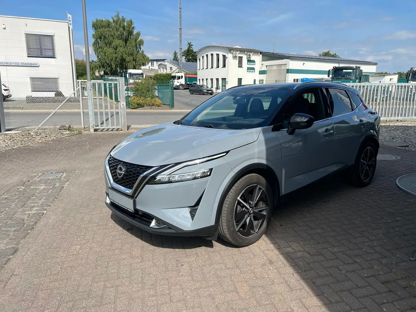 Nissan Qashqai Tekna+ 4x4 Automatik Allrad Grijs - 1
