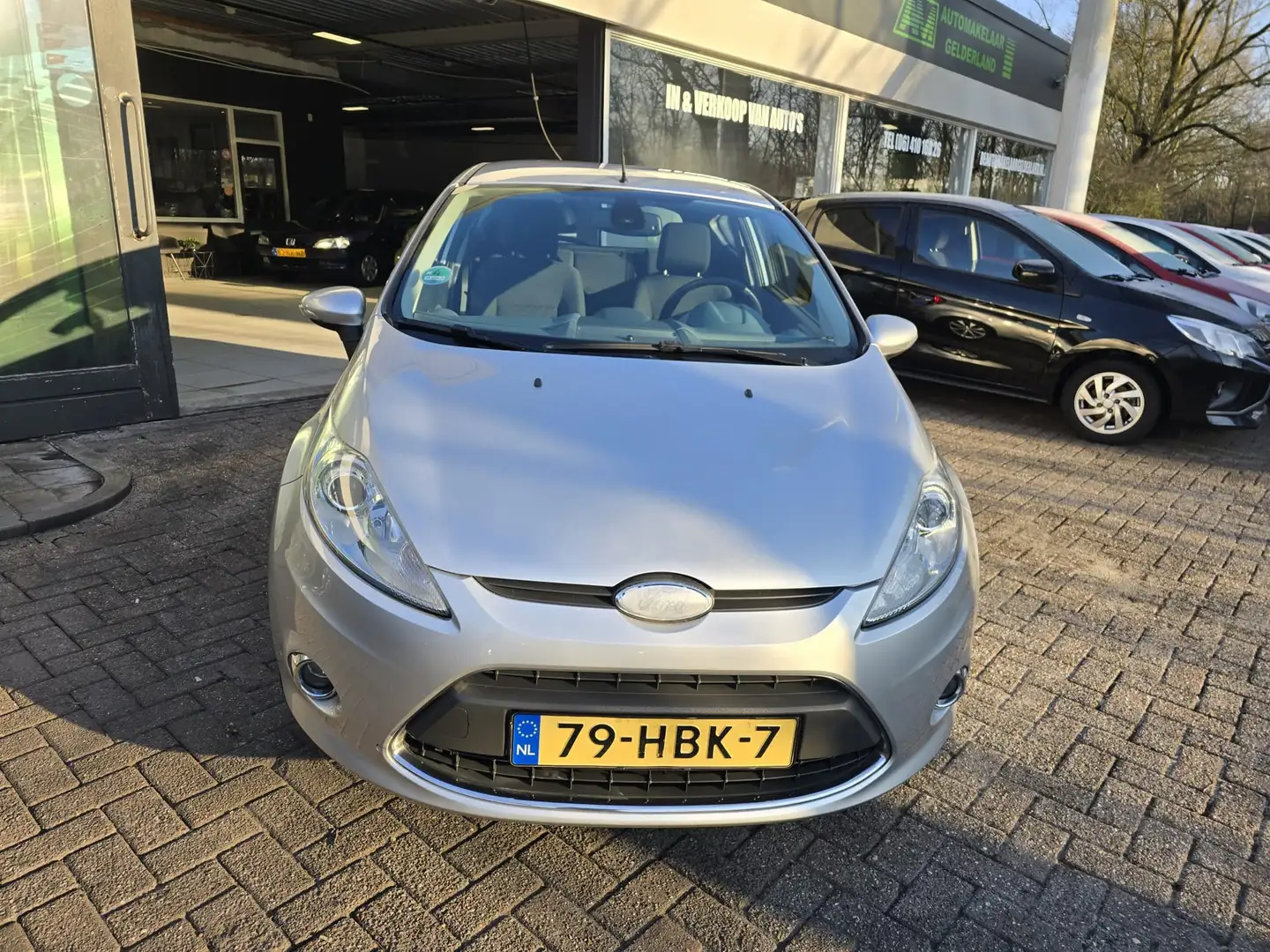 Ford Fiesta 1.25 Ghia | 12MND GARANTIE | NW APK | AIRCO | PDC Grijs - 2