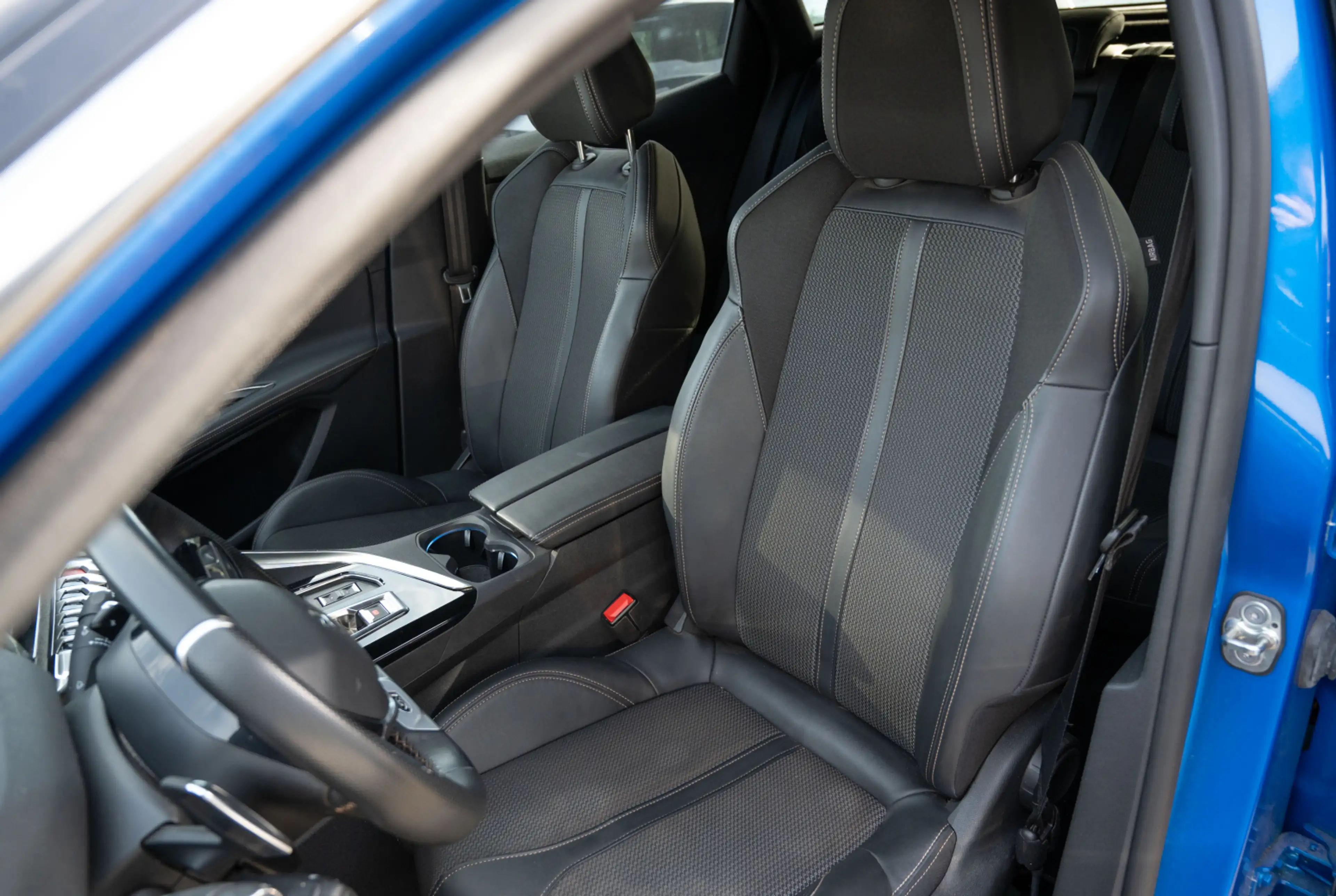 Peugeot 3008 GT 1.2 PureTech 130 EAT8 *ELEKT. HECKKLAPPE*360° KAMERA* *INVENTUR-SALE* — photo 8