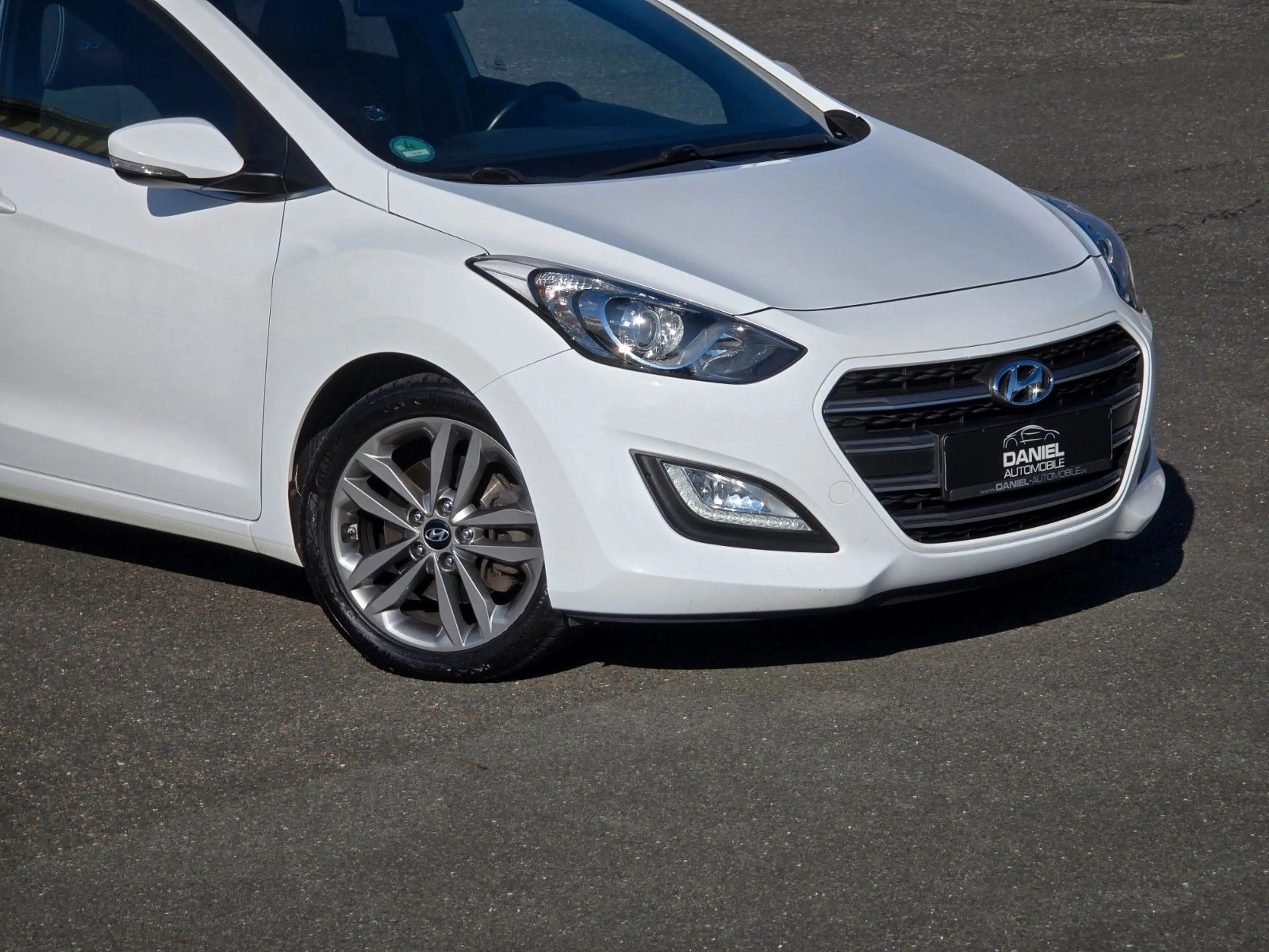 Hyundai i30 Lim. 1.6 CRDi blue Passion Aut. NAVI+KAM+ALU — photo 10