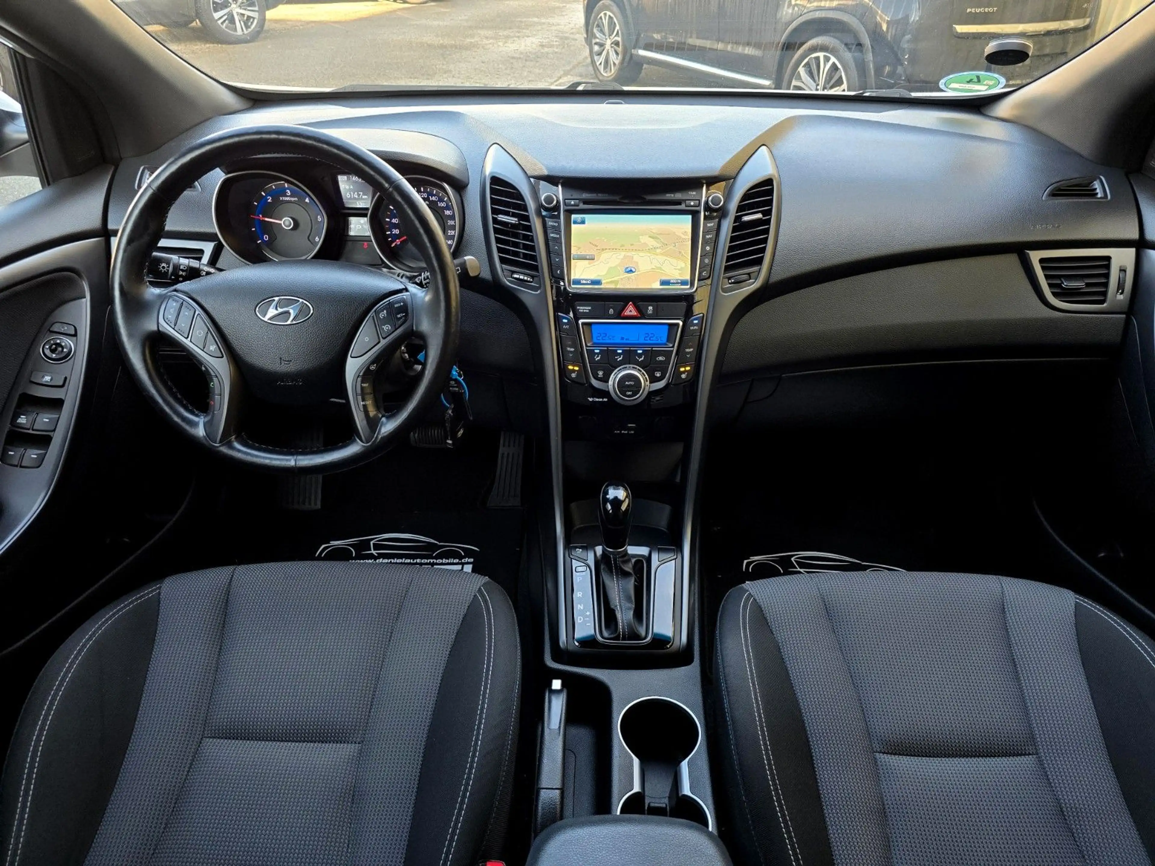 Hyundai i30 Lim. 1.6 CRDi blue Passion Aut. NAVI+KAM+ALU — photo 14
