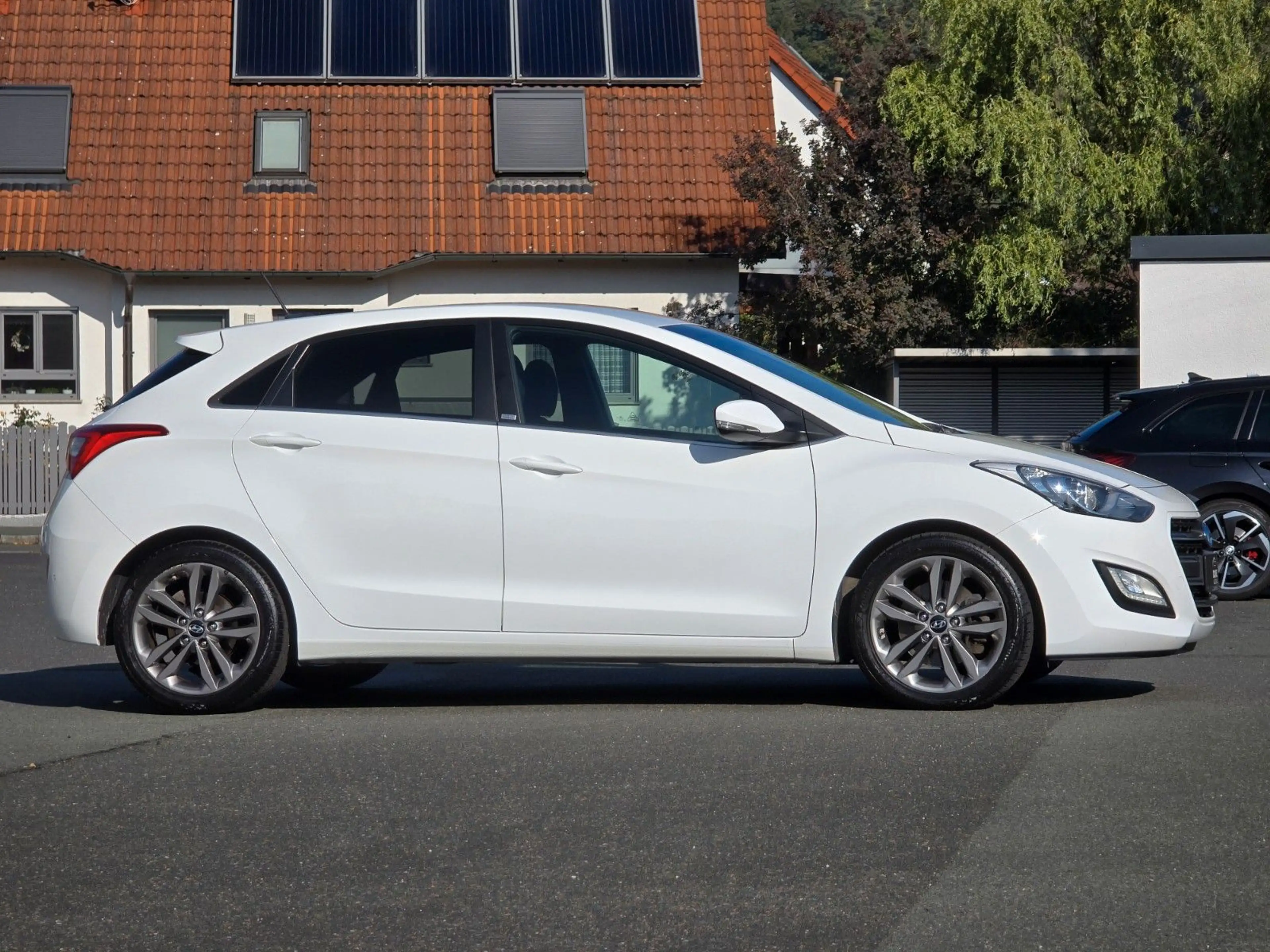 Hyundai i30 Lim. 1.6 CRDi blue Passion Aut. NAVI+KAM+ALU — photo 7