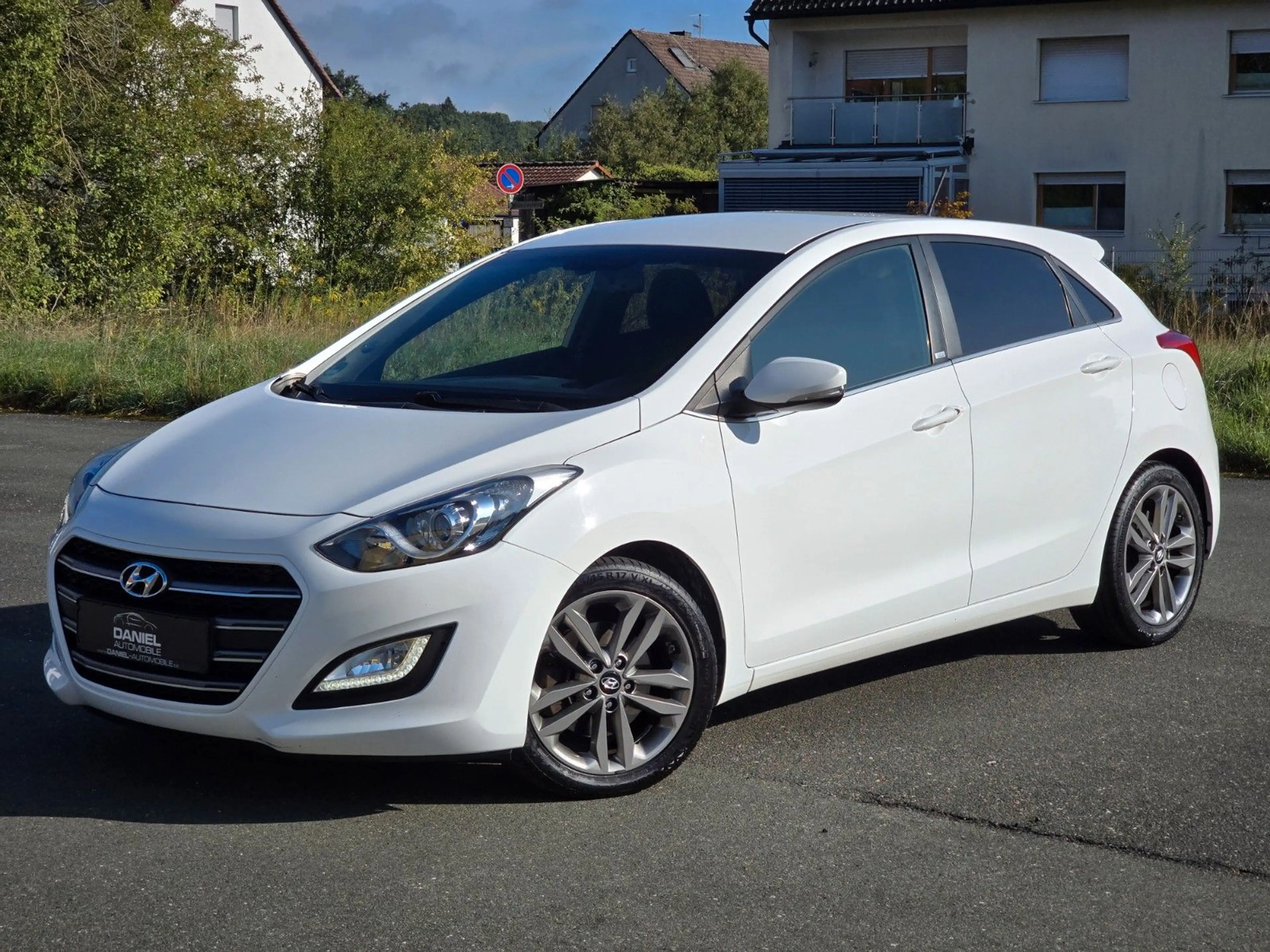 Hyundai i30 Lim. 1.6 CRDi blue Passion Aut. NAVI+KAM+ALU — photo 2