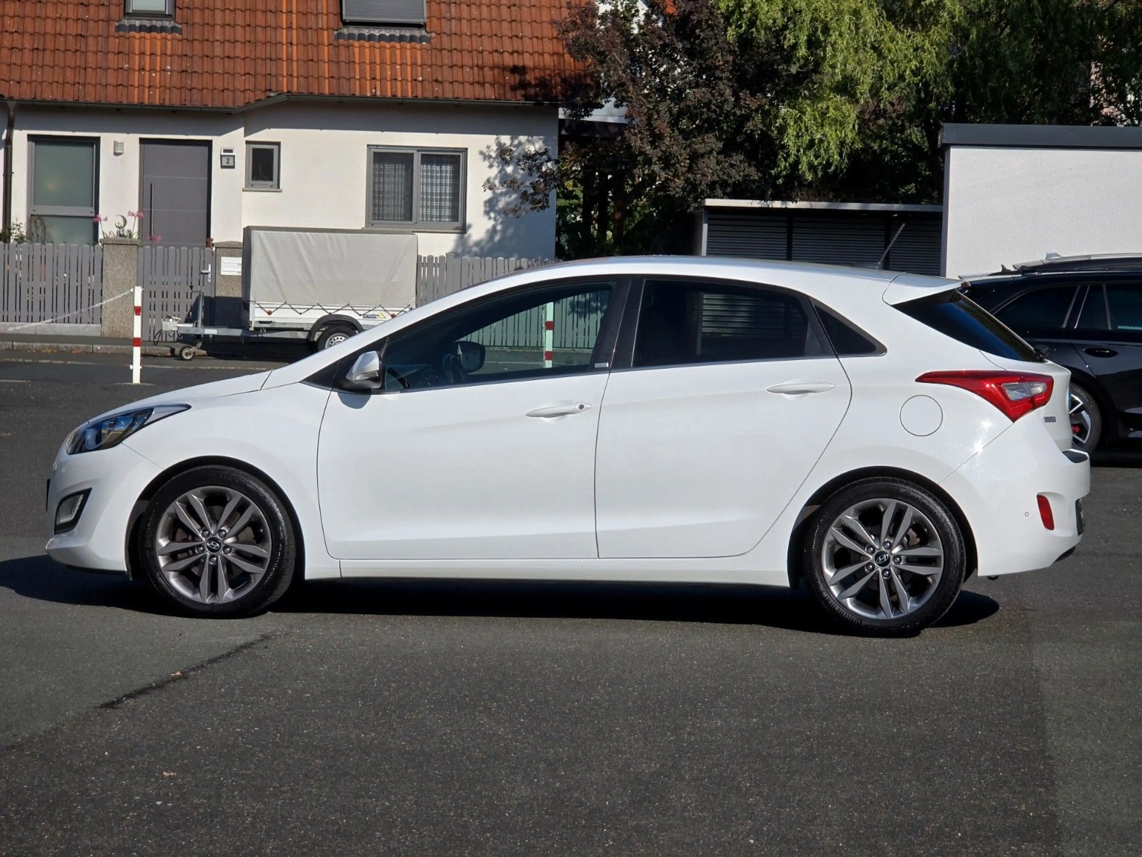 Hyundai i30 Lim. 1.6 CRDi blue Passion Aut. NAVI+KAM+ALU — photo 3