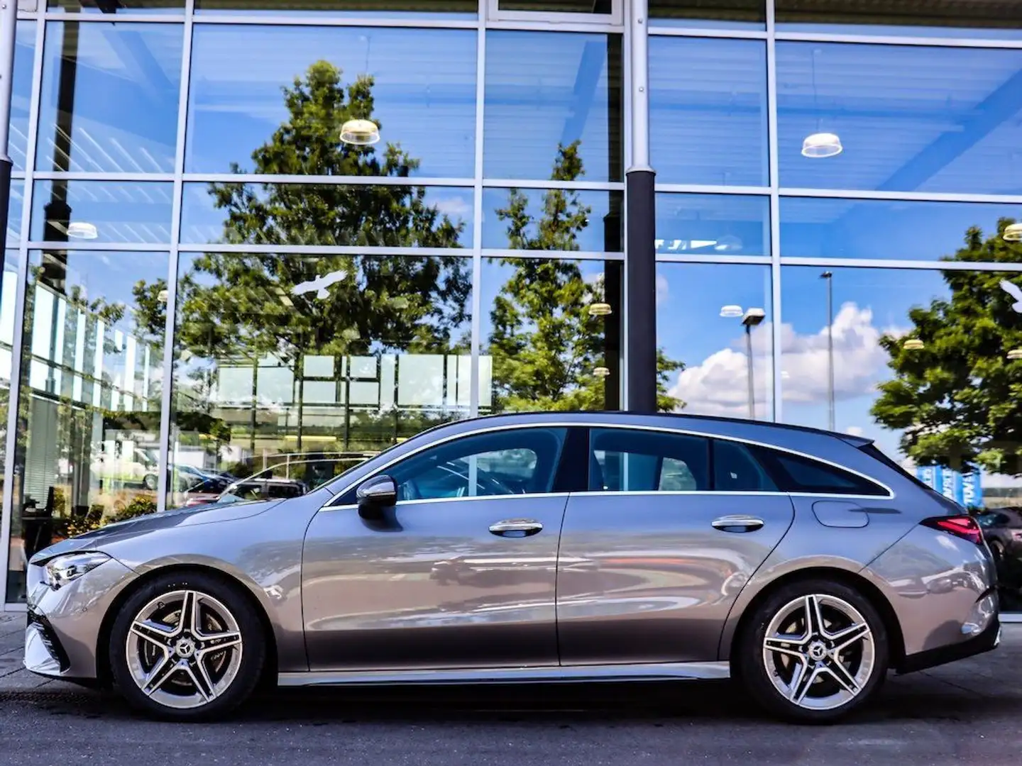 Mercedes-Benz CLA 220 d SB AMG Line Advanced Plus Kamera/MBUX Grau - 2