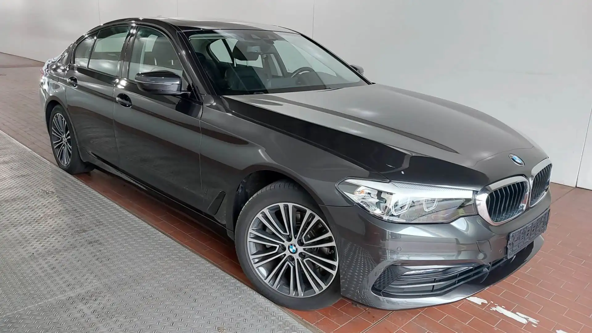 BMW 520 i Sport Line LED/LEDER/GSD/RFK/ACC/VIRTUAL COCKPIT Grau - 2