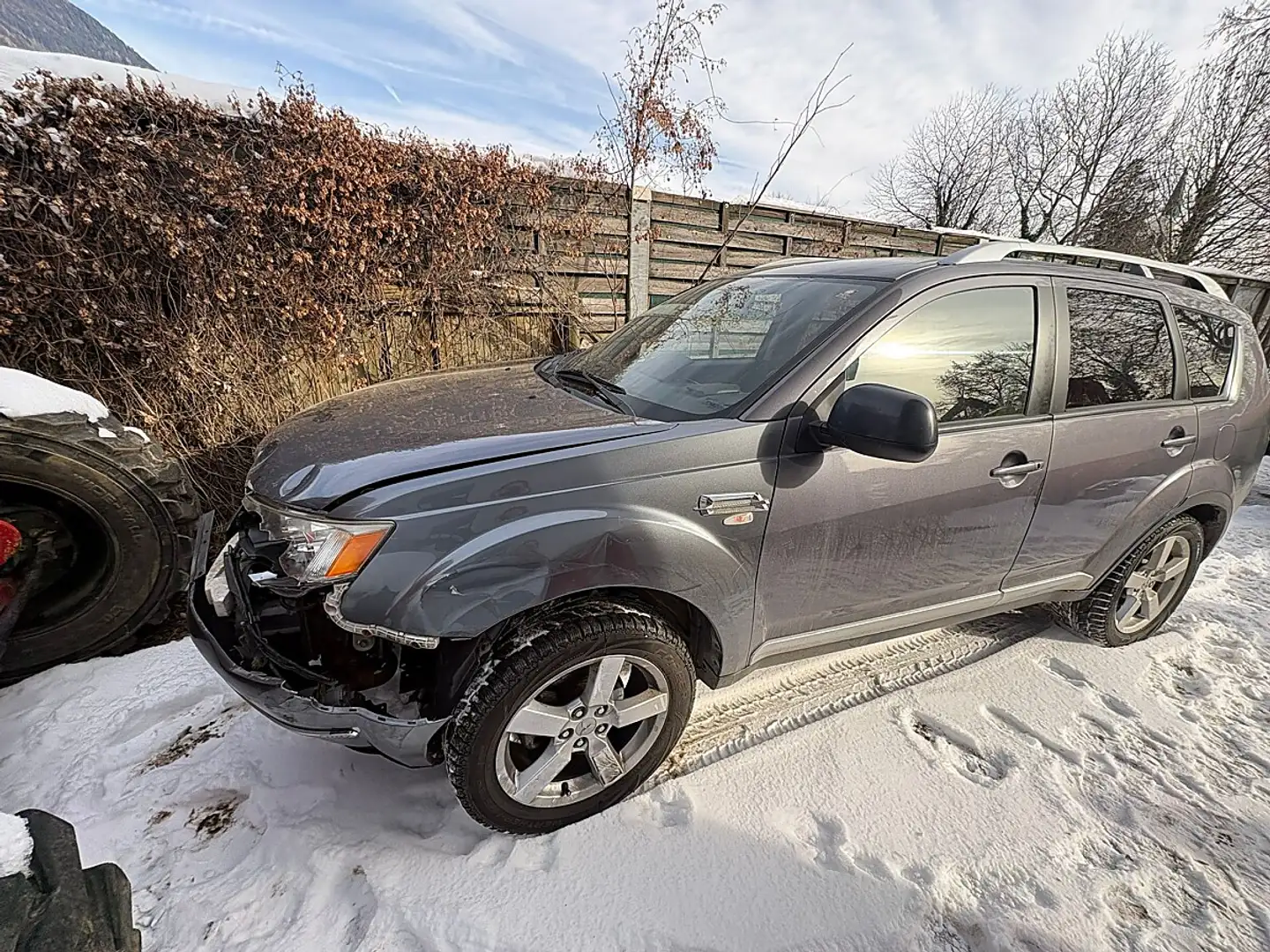 Mitsubishi Outlander CW821 - Totalschaden/Ersatzteile Grau - 1