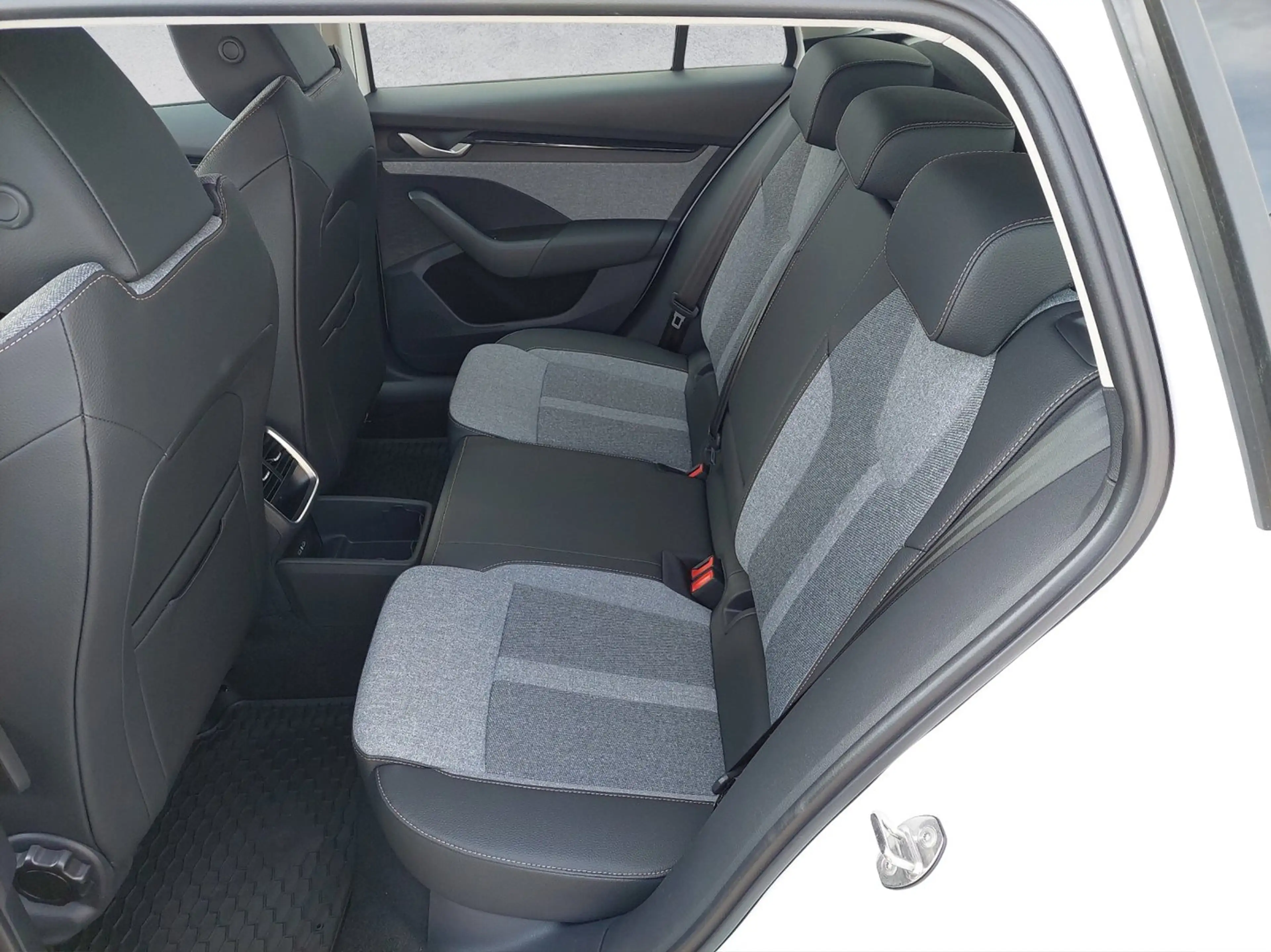 Skoda Octavia Selection TDI DSG — photo 13