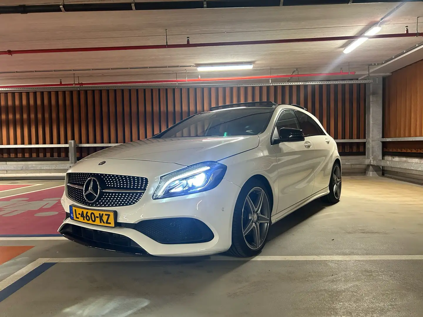 Mercedes-Benz A 180 Ambition AMG line Wit - 2