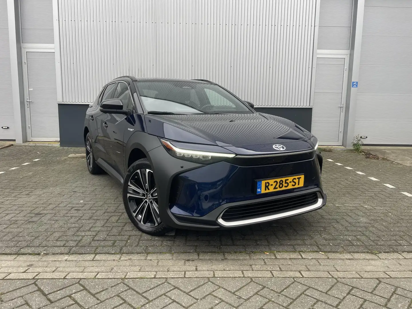 Toyota bZ4X Launch Edition Premium 71 kWh | Panoramadak | Bi-t Modrá - 2