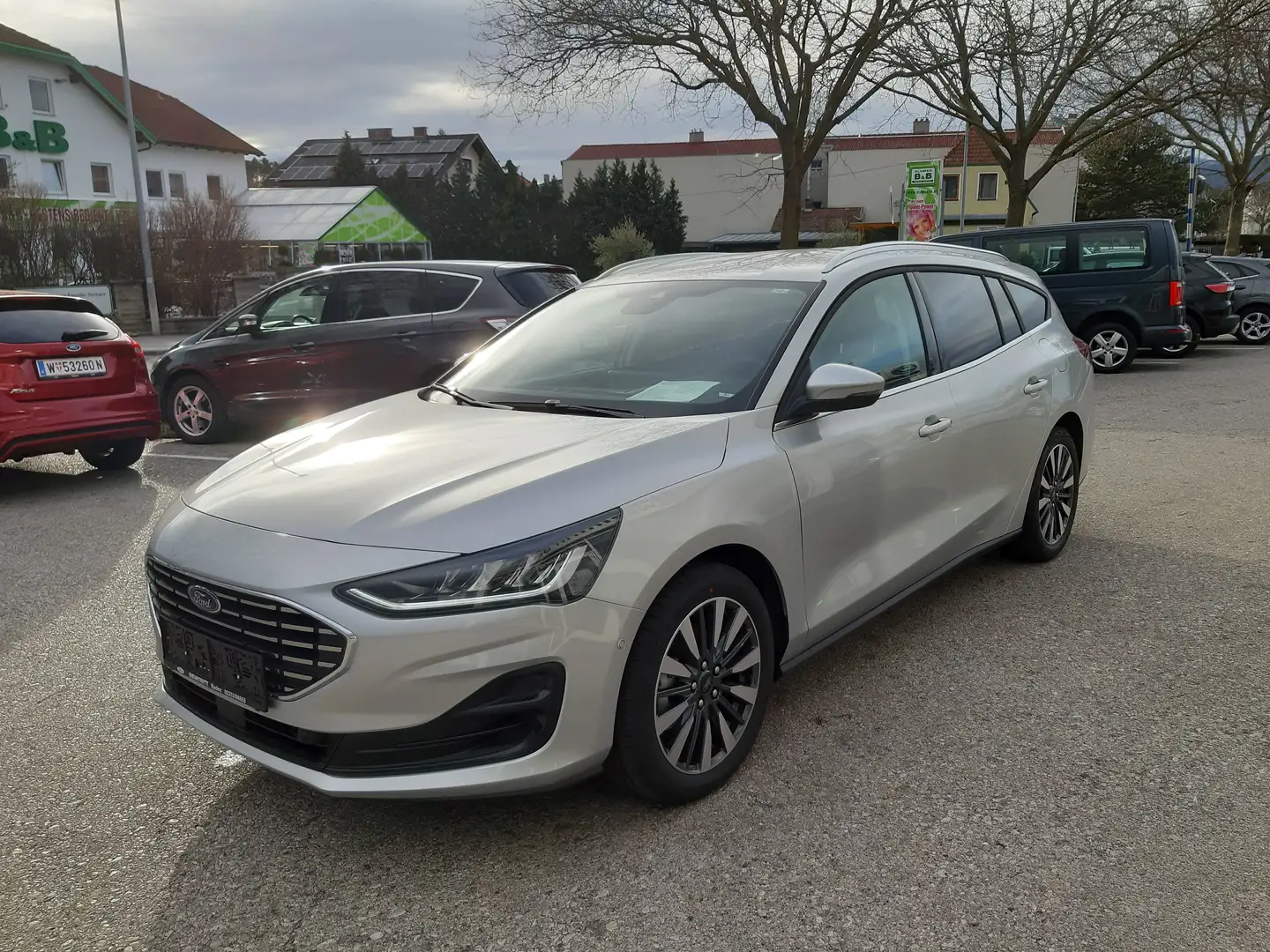 Ford Focus Turnier 1,0 EcoBoost Hybrid Titanium X Silber - 1