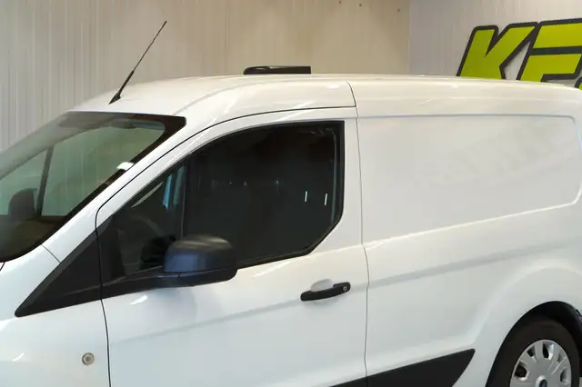 Ford Transit Connect view 12