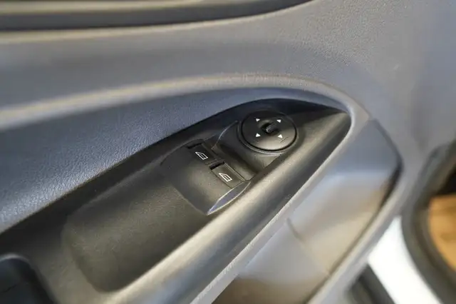 Ford Transit Connect view 14