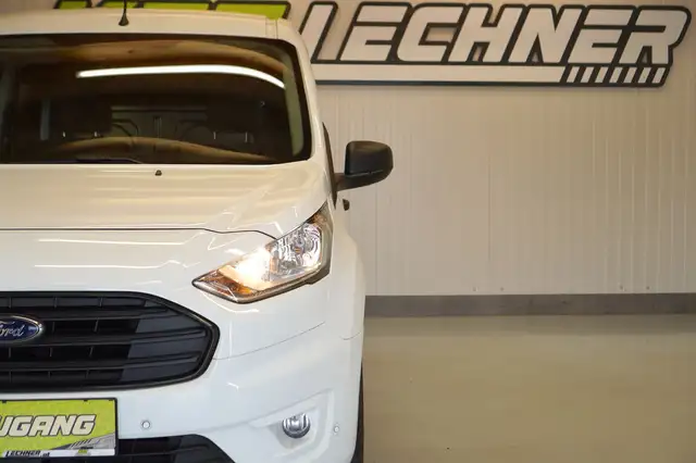 Ford Transit Connect view 10