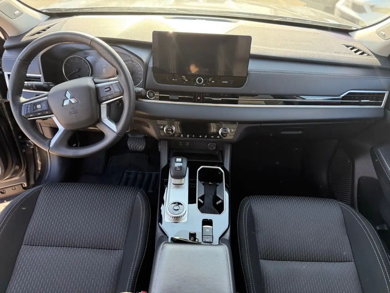Mitsubishi Outlander снимка Mitsubishi Outlander