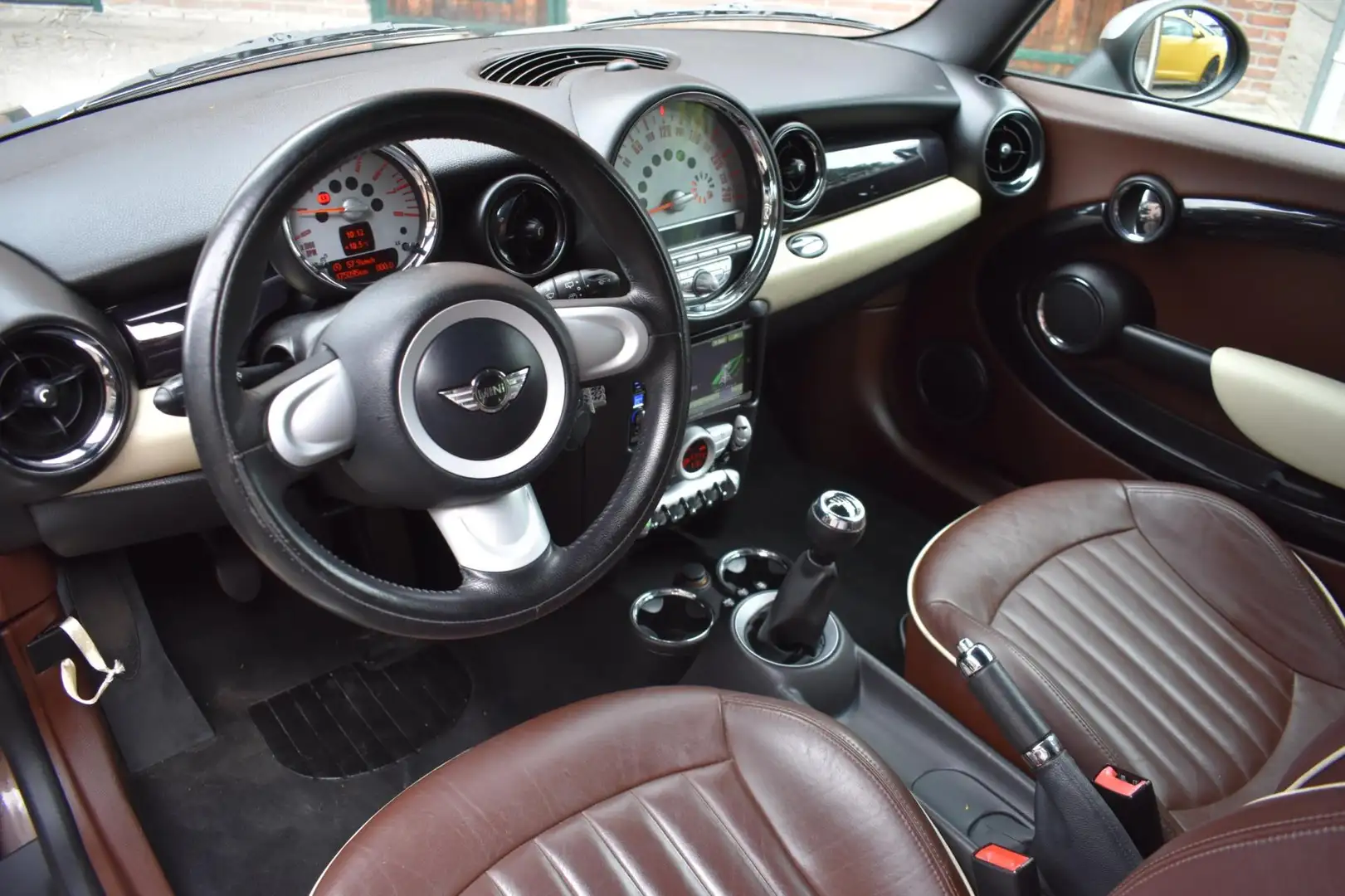 MINI Cooper Clubman Mini 1.6 '07 Xenon Leder Airco Inruil mogelijk Bruin - 2