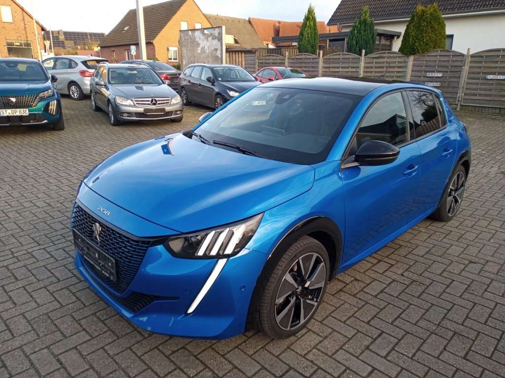 Second hand Peugeot E208 