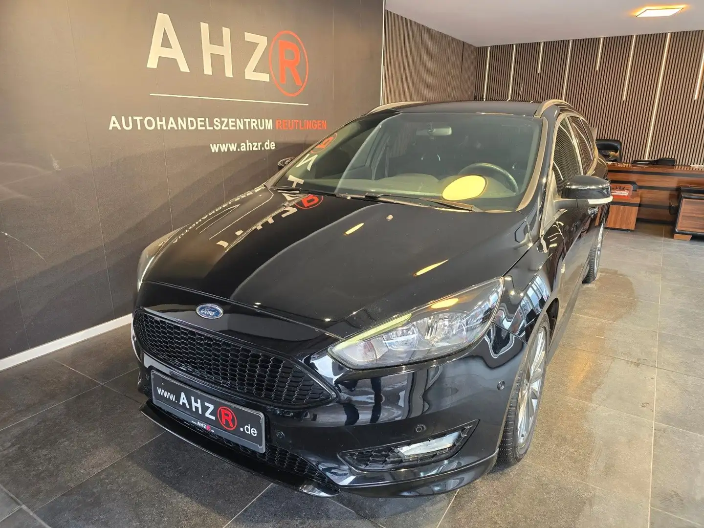 Ford Focus Turnier ST-Line*NAVI*TEMPO*SHZ* Noir - 1