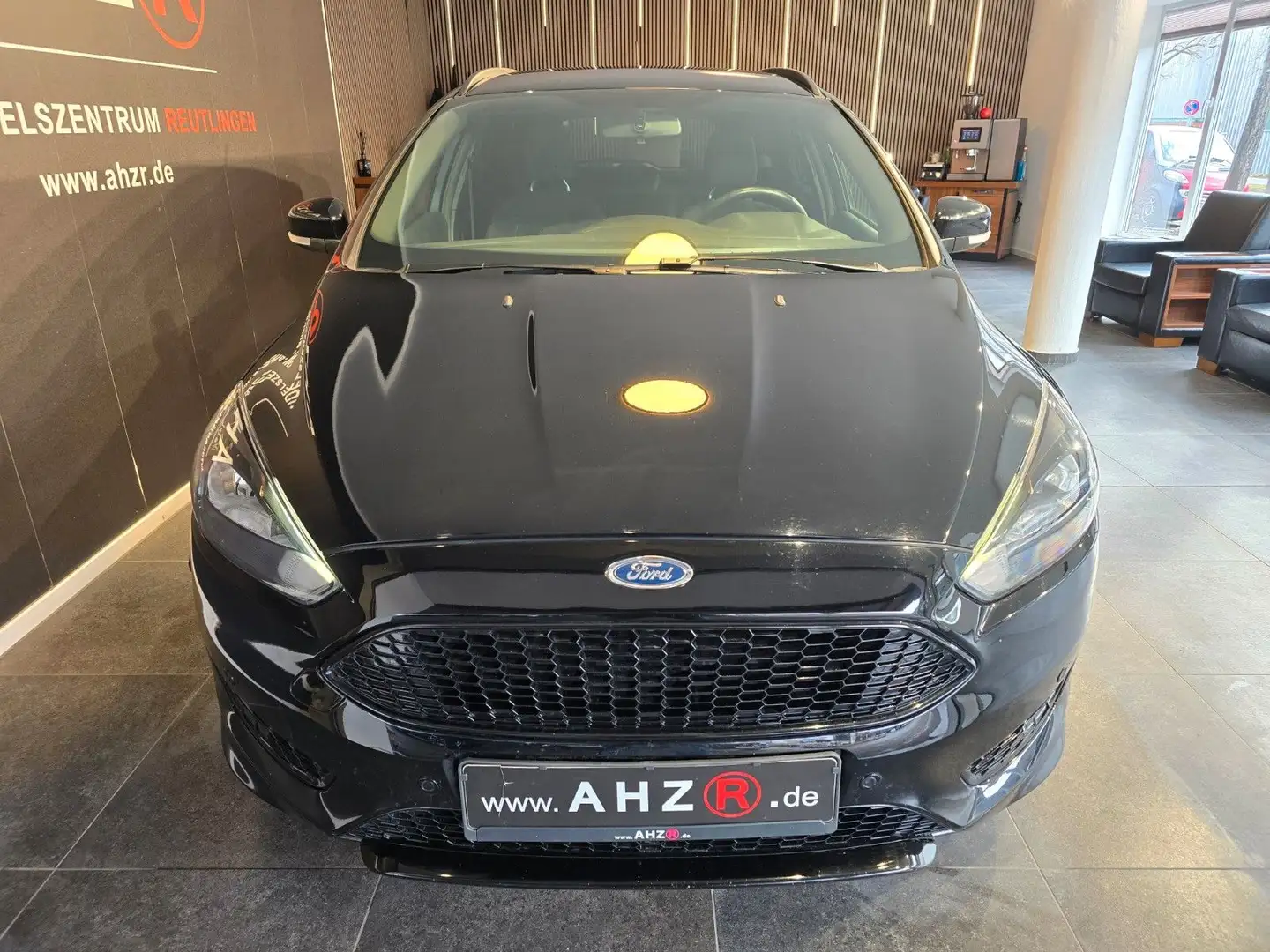 Ford Focus Turnier ST-Line*NAVI*TEMPO*SHZ* Noir - 2