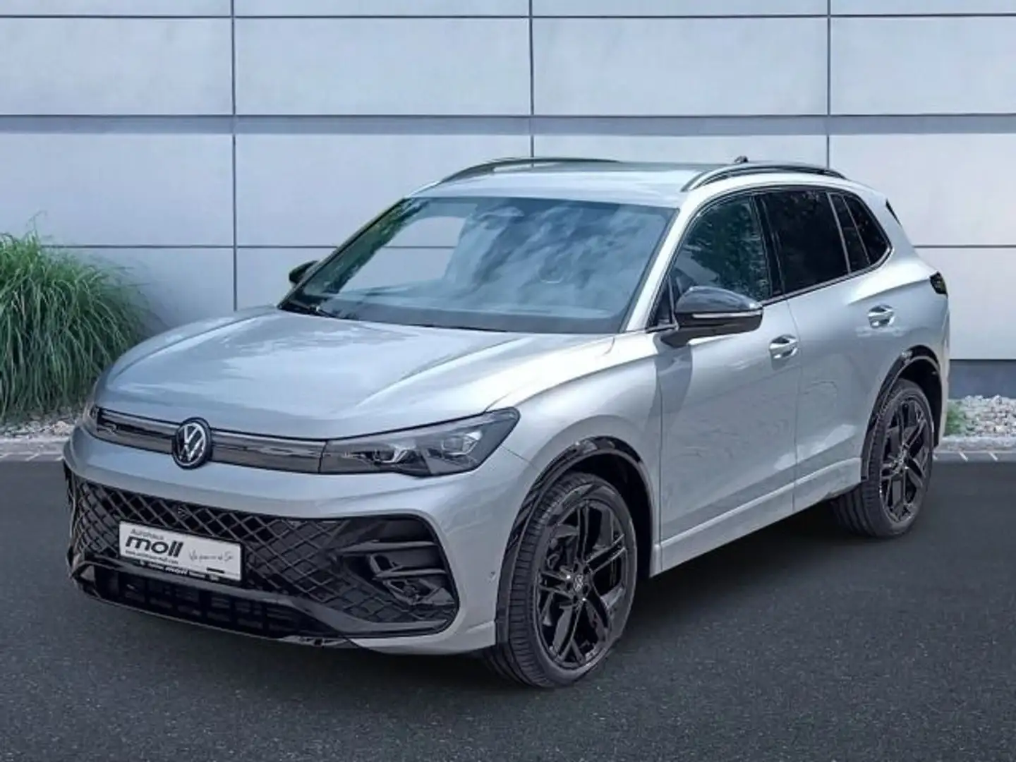 Volkswagen Tiguan R-Line 1.5 eTSI DSG ACC AHK IQ.Light Zilver - 1