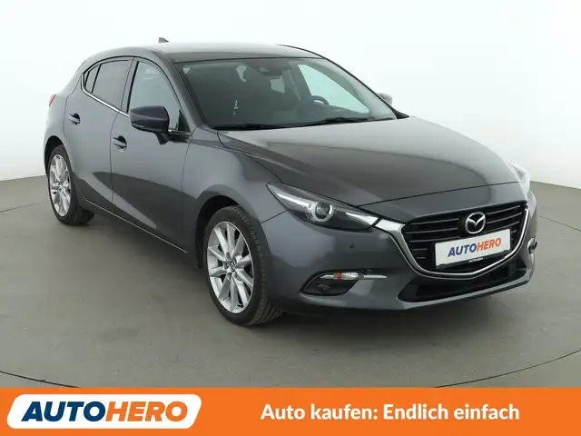 Mazda 3 view 8