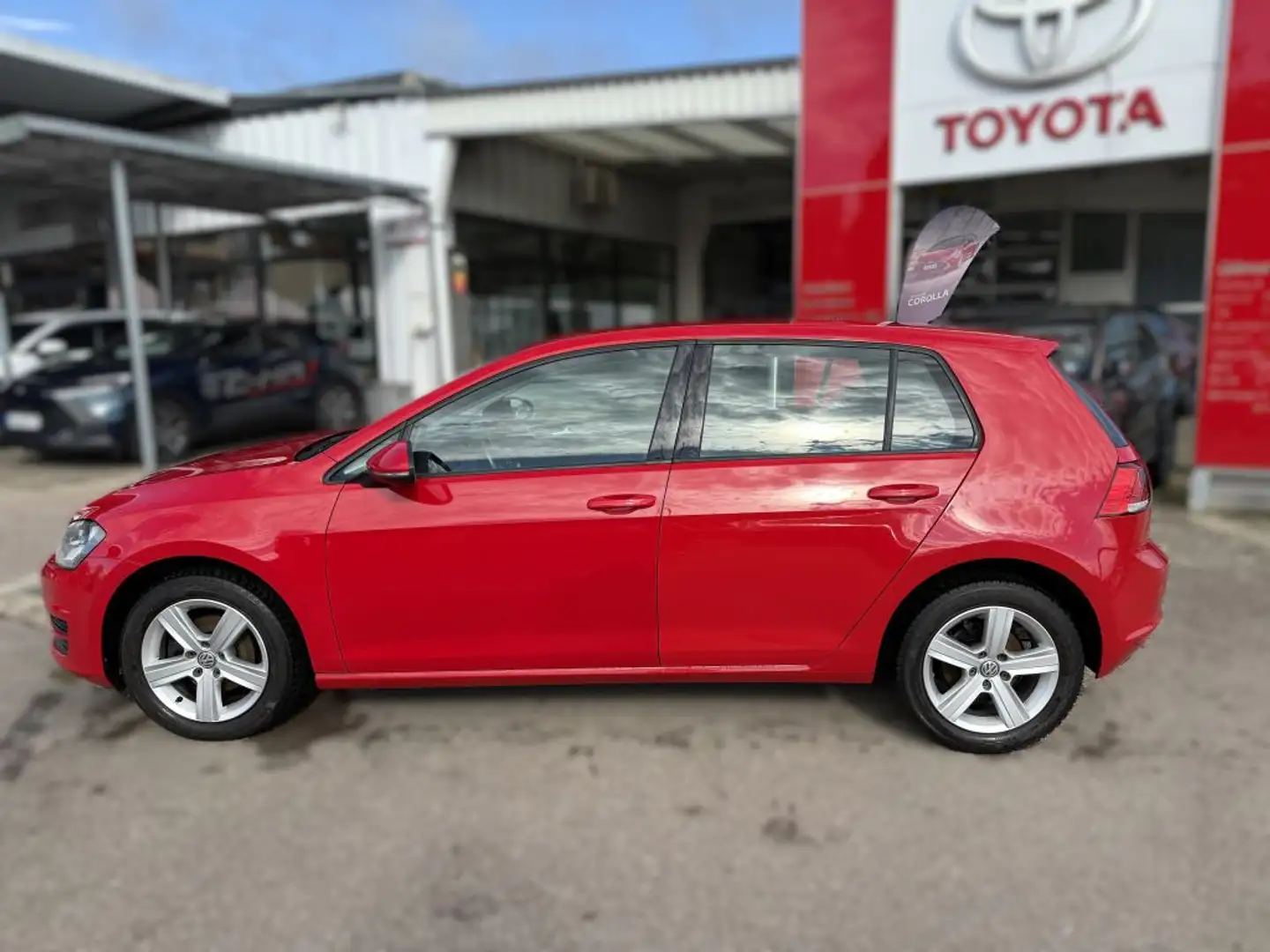 Volkswagen Golf 1.2 TSI BlueMotion Technology Comfortline 105 Rot - 2