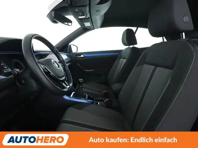 Volkswagen T-Roc view 10